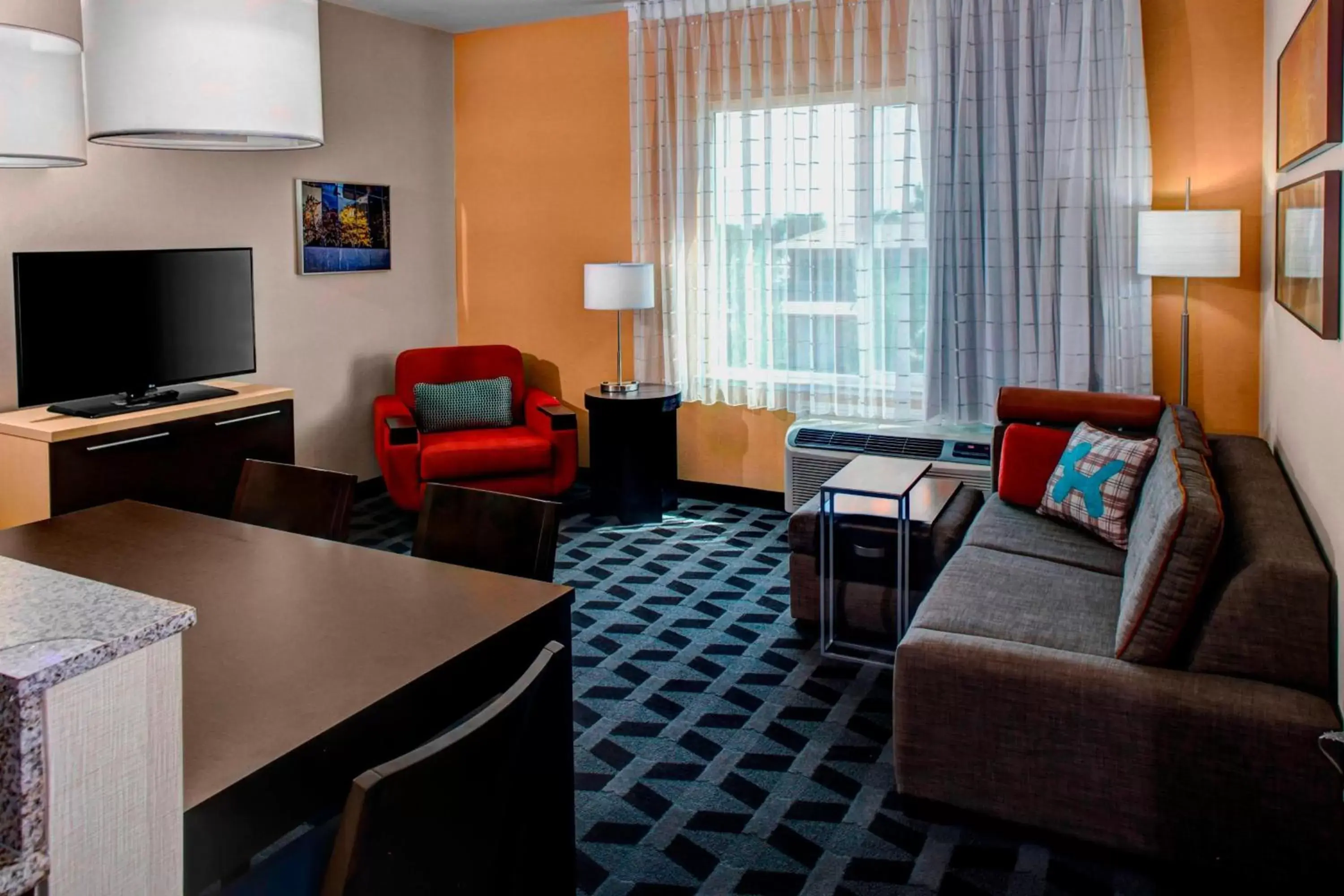 Living room, Seating Area in TownePlace Suites by Marriott Bakersfield West