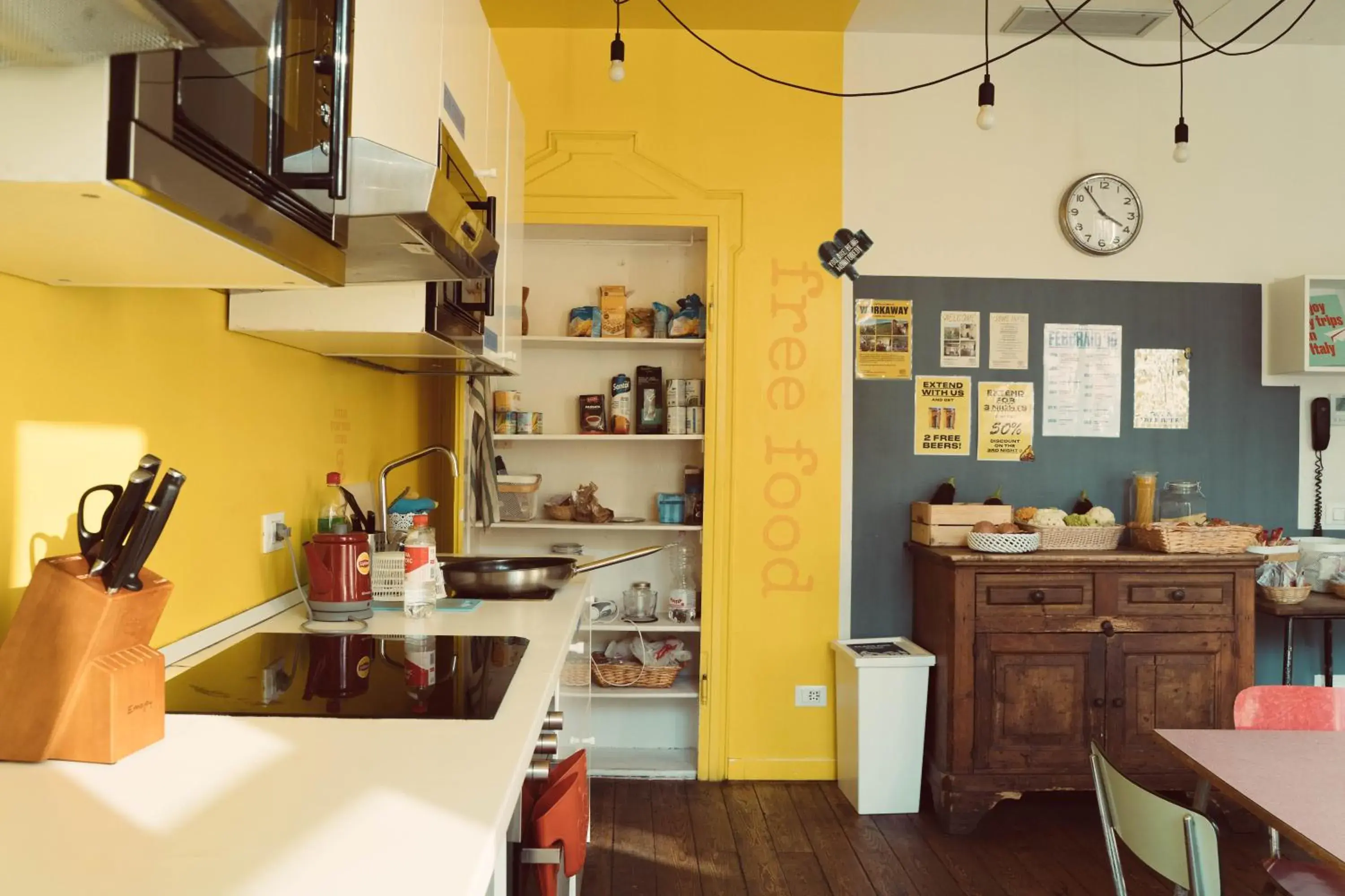 Kitchen or kitchenette, Kitchen/Kitchenette in Ostello Bello Lake Como