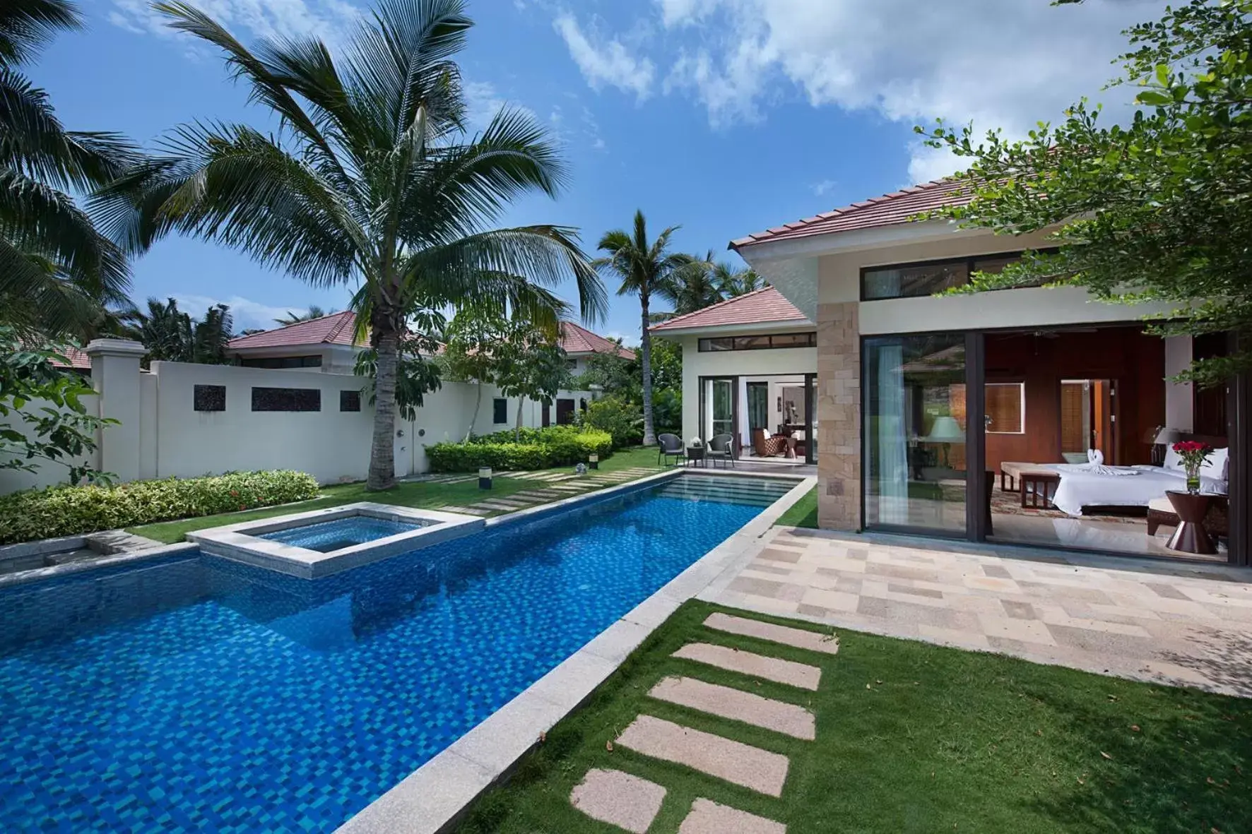 Property building, Swimming Pool in Grand Metropark Villa Resort Sanya Yalong Bay