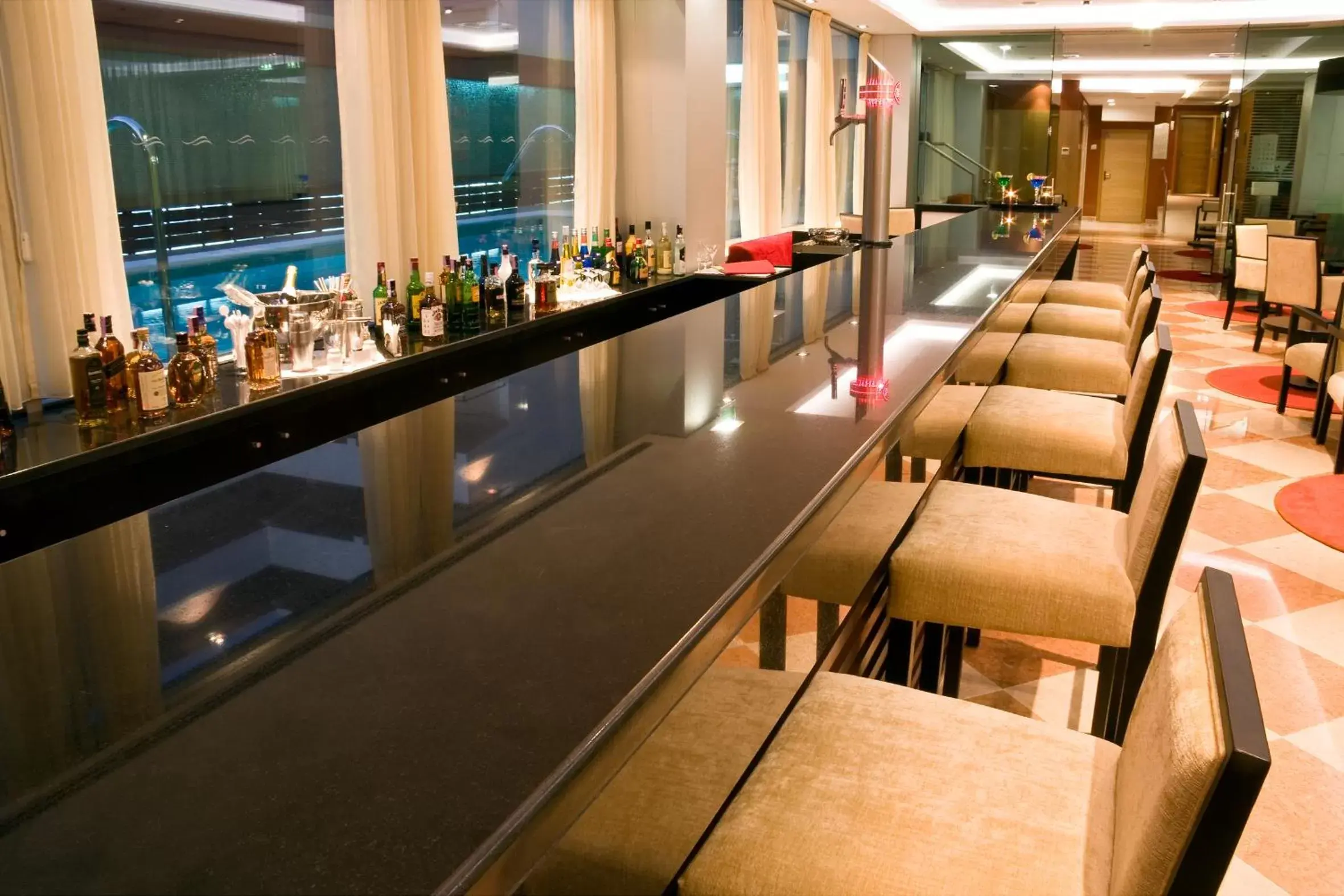 Lounge or bar, Restaurant/Places to Eat in Monte Gordo Hotel Apartamentos & Spa