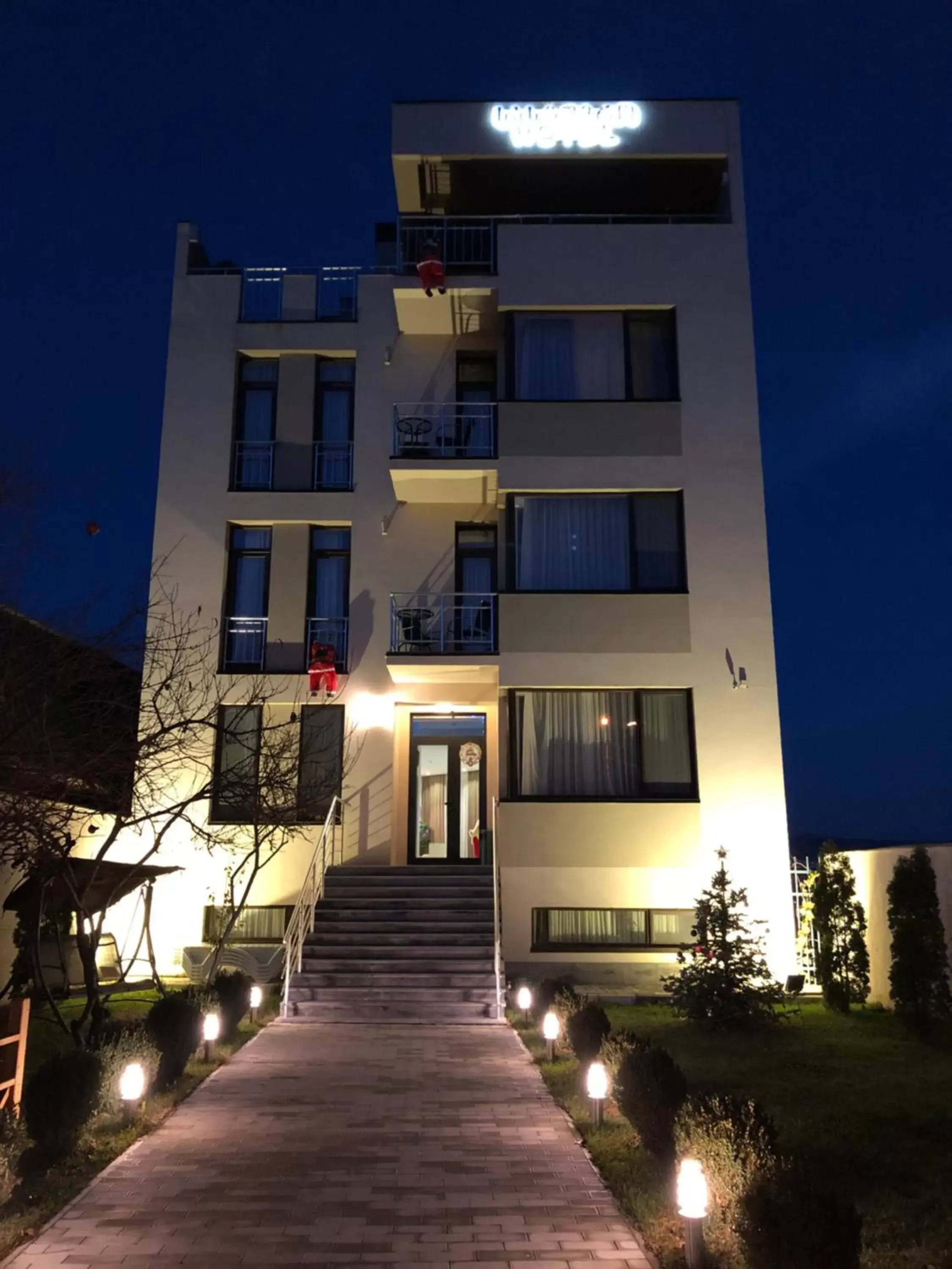 Property building in Hotel King Tom Property building in Hotel King Tom