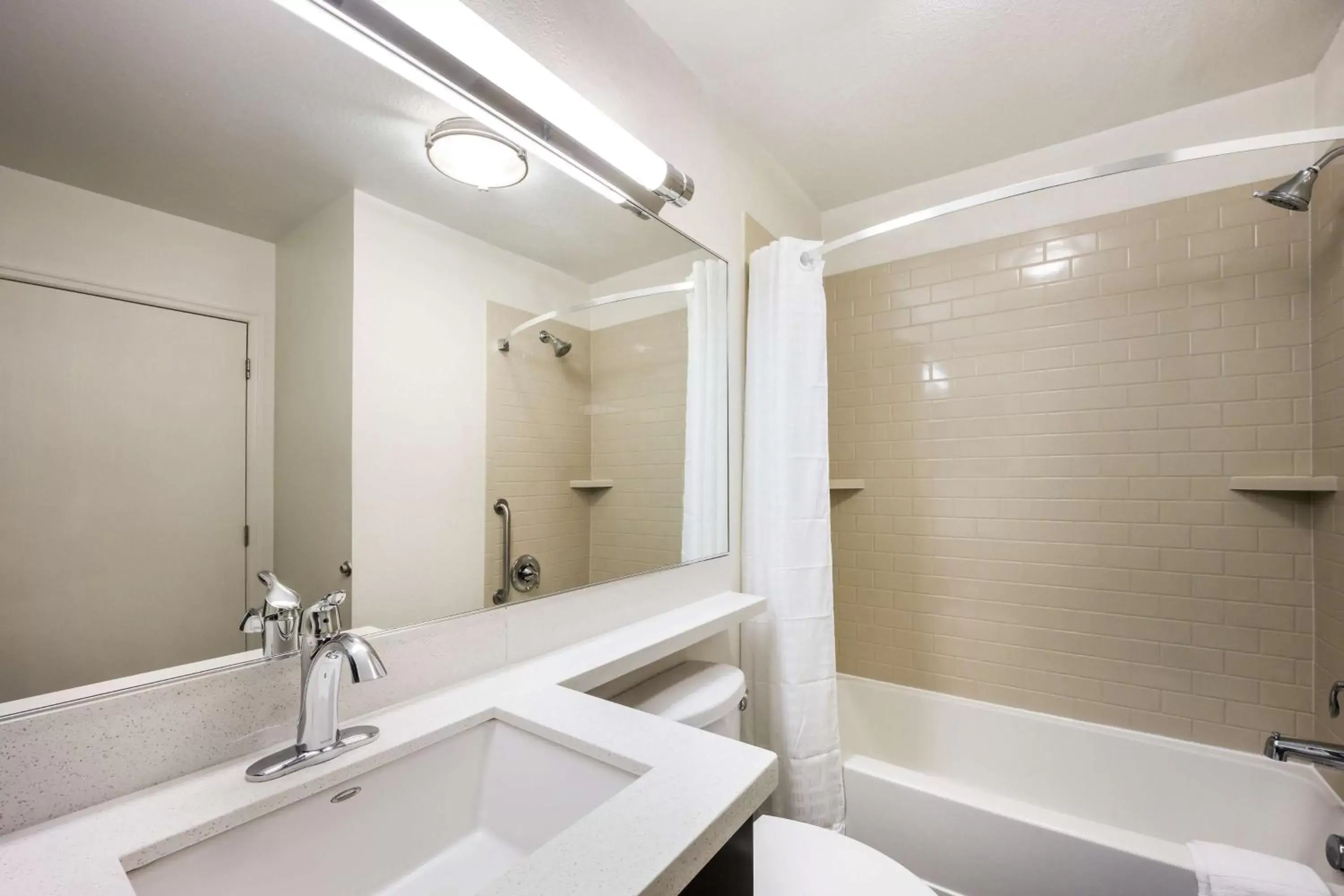 Bathroom in Sonesta Simply Suites Phoenix Glendale