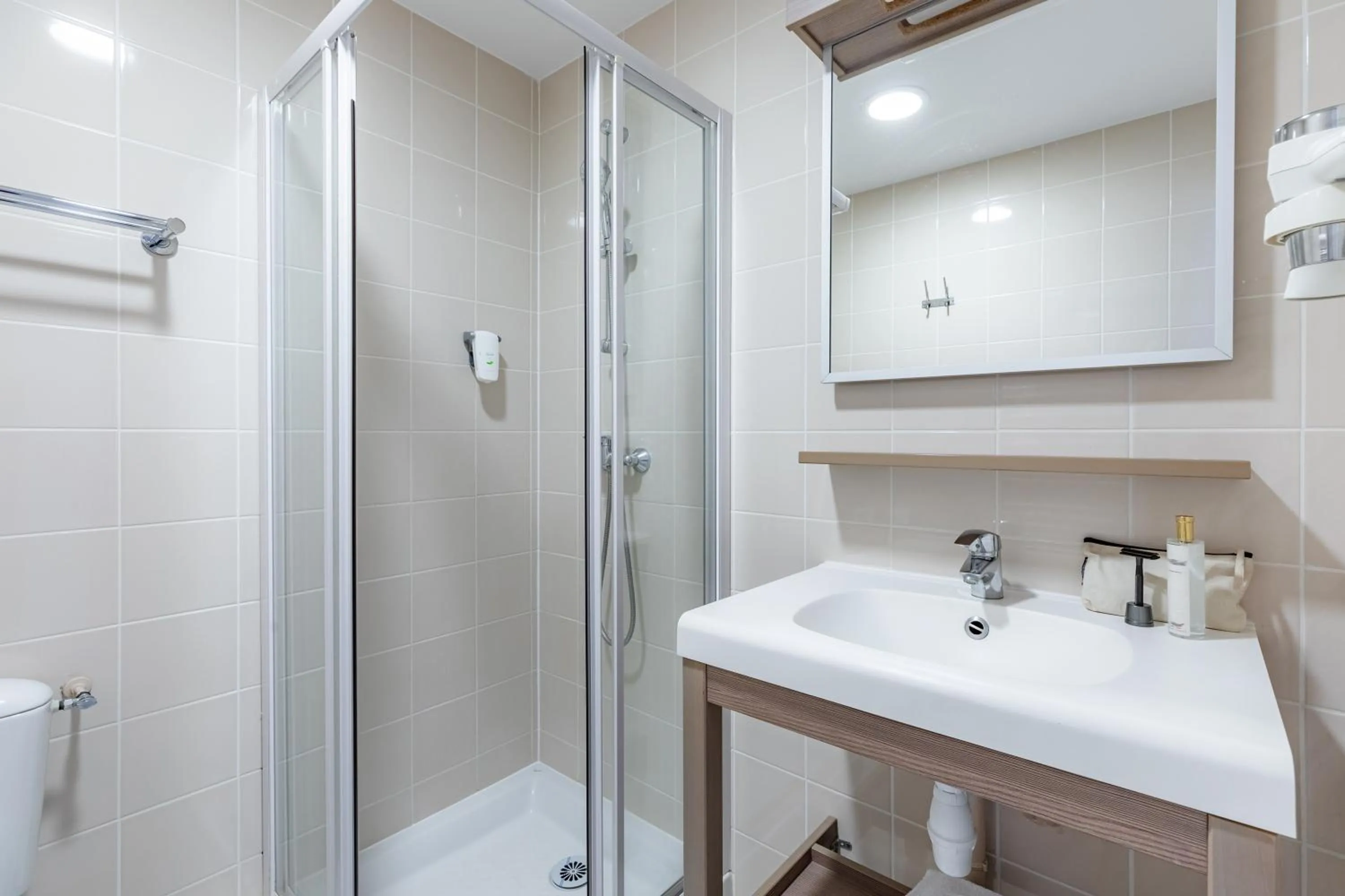 Shower in Appart'City Confort Le Mans Centre