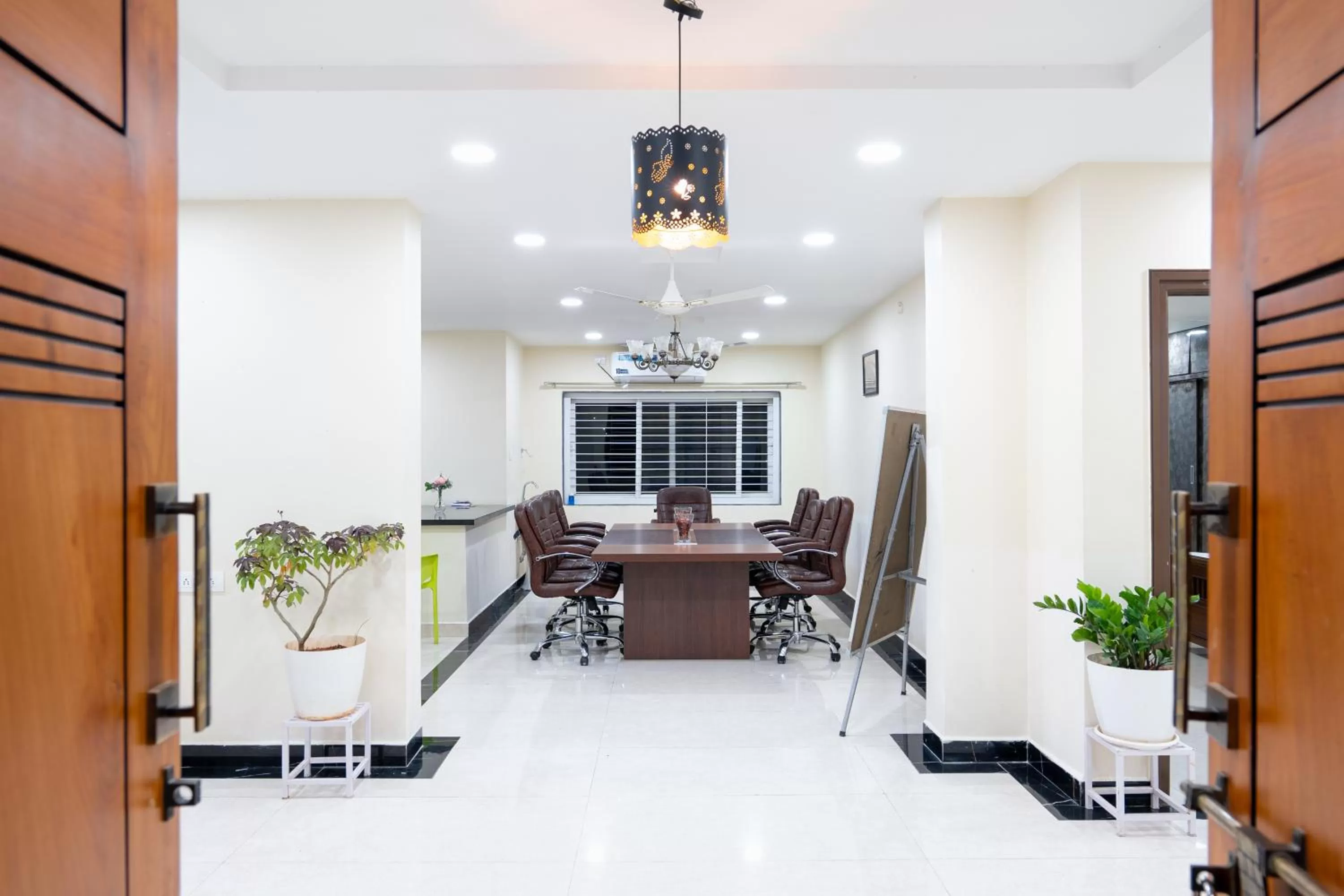 Living room in Hotel Voila Atnest Suites Kokapet, Business Hotel