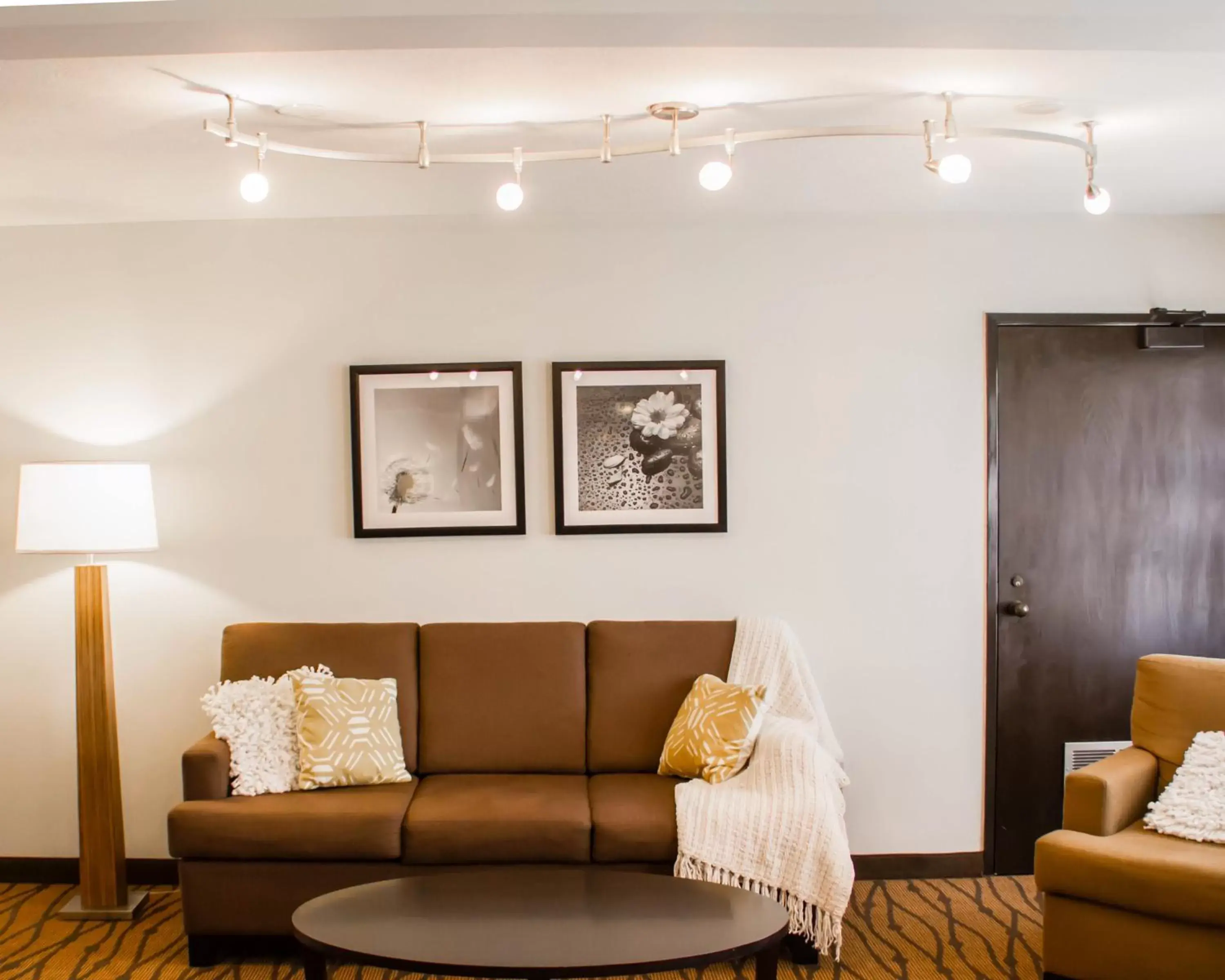 Lobby or reception, Seating Area in Sleep Inn & Suites Columbus