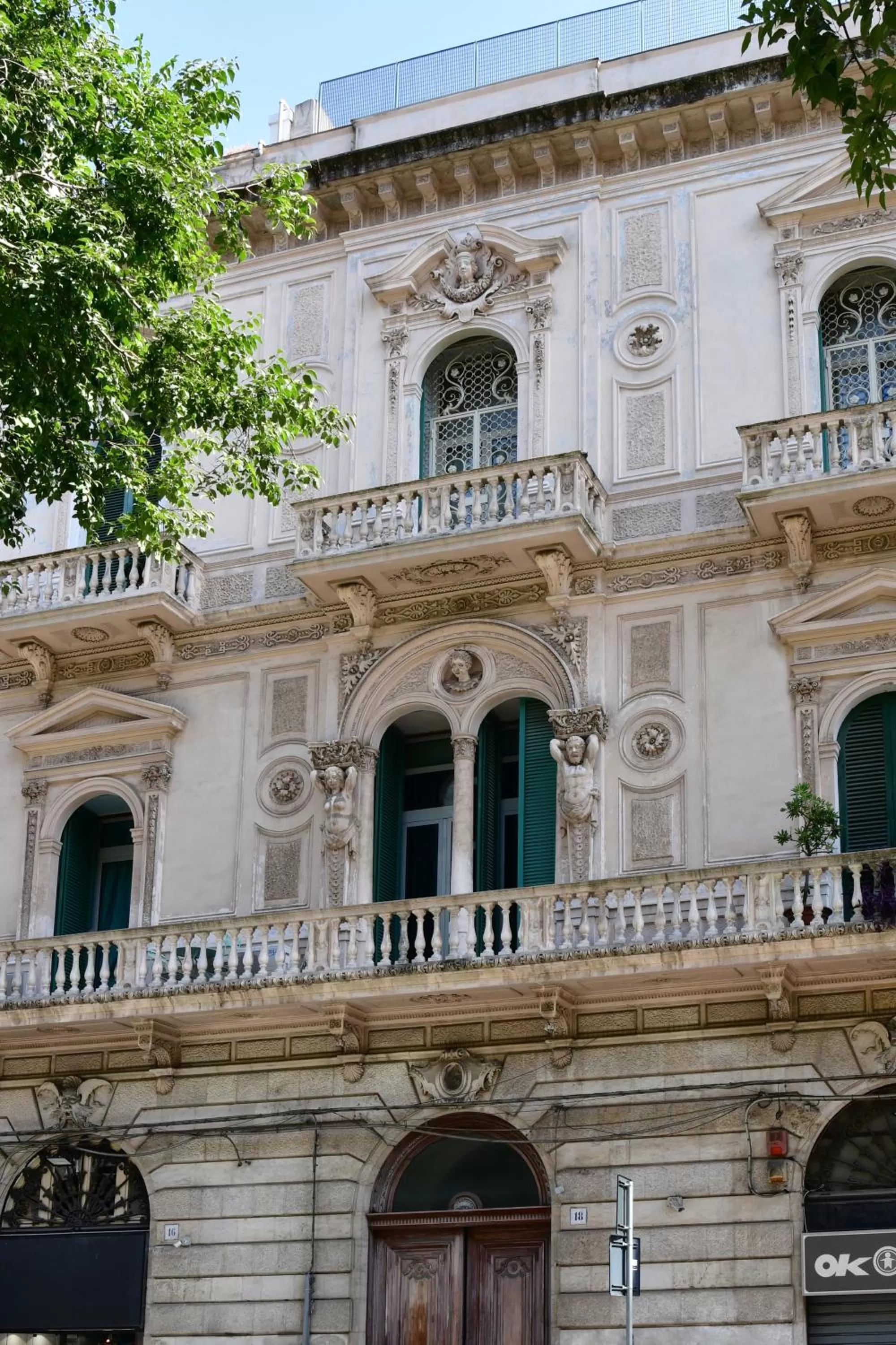 Facade/entrance, Property Building in Sisuites
