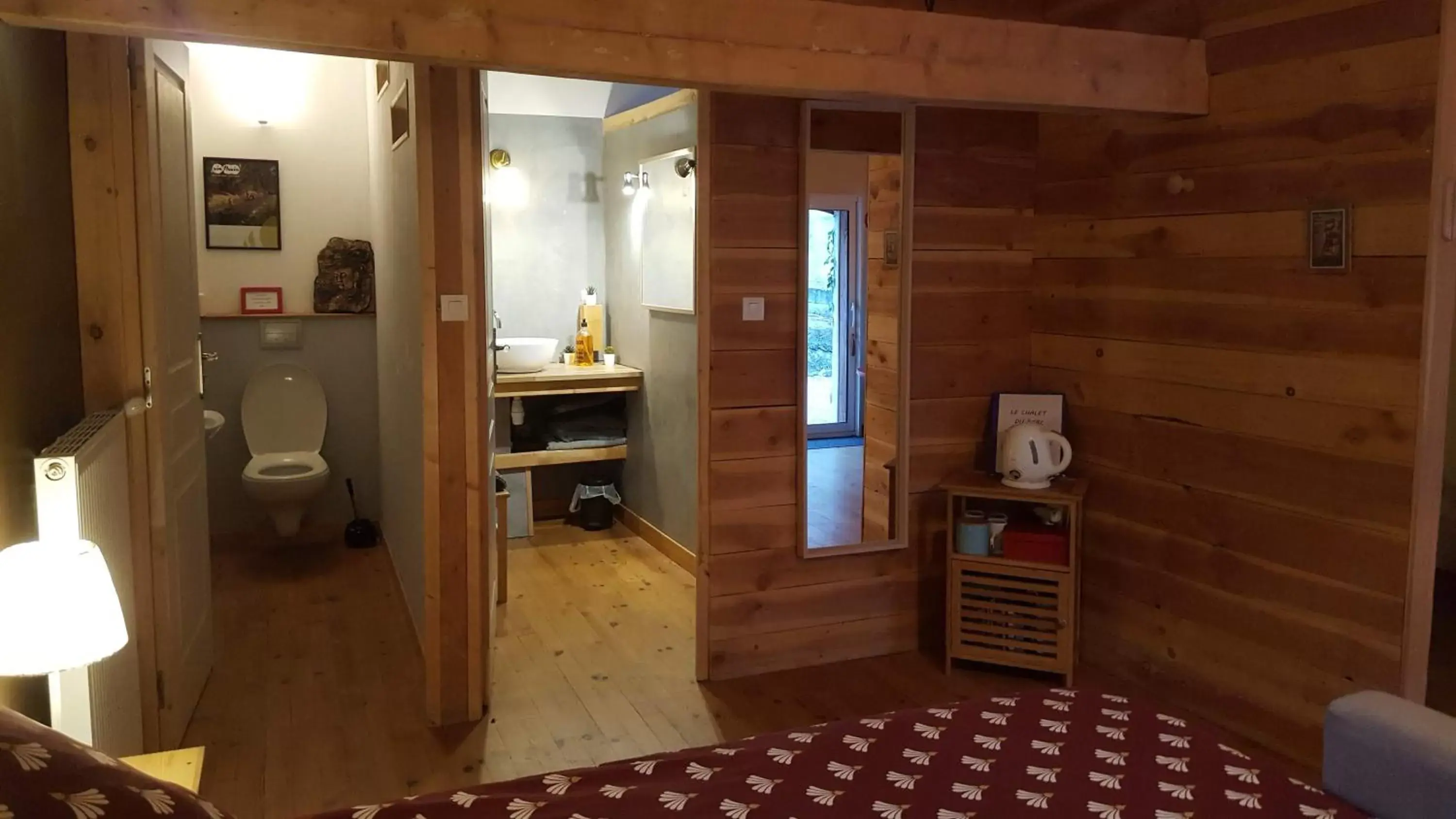 Coffee/tea facilities, Bathroom in Le Chalet du Parc