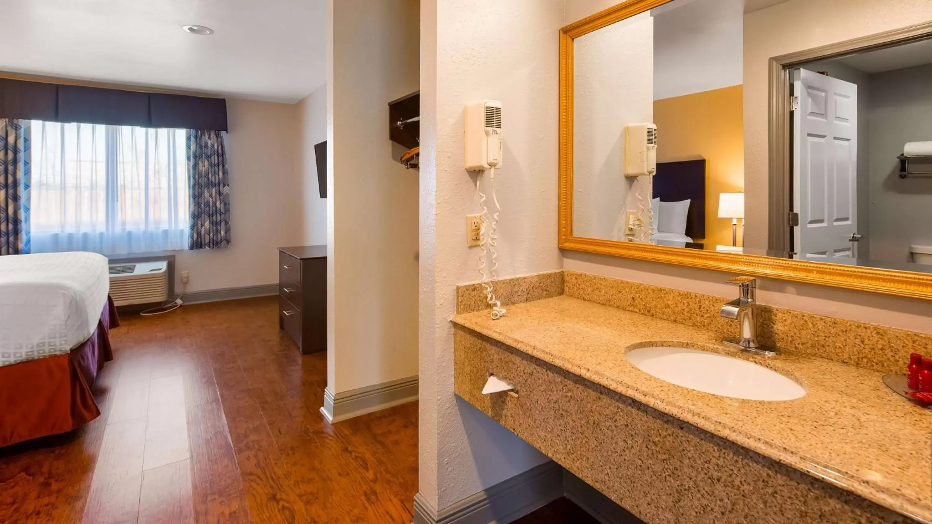 Photo of the whole room, Bathroom in SureStay Plus Hotel by Best Western Hammond