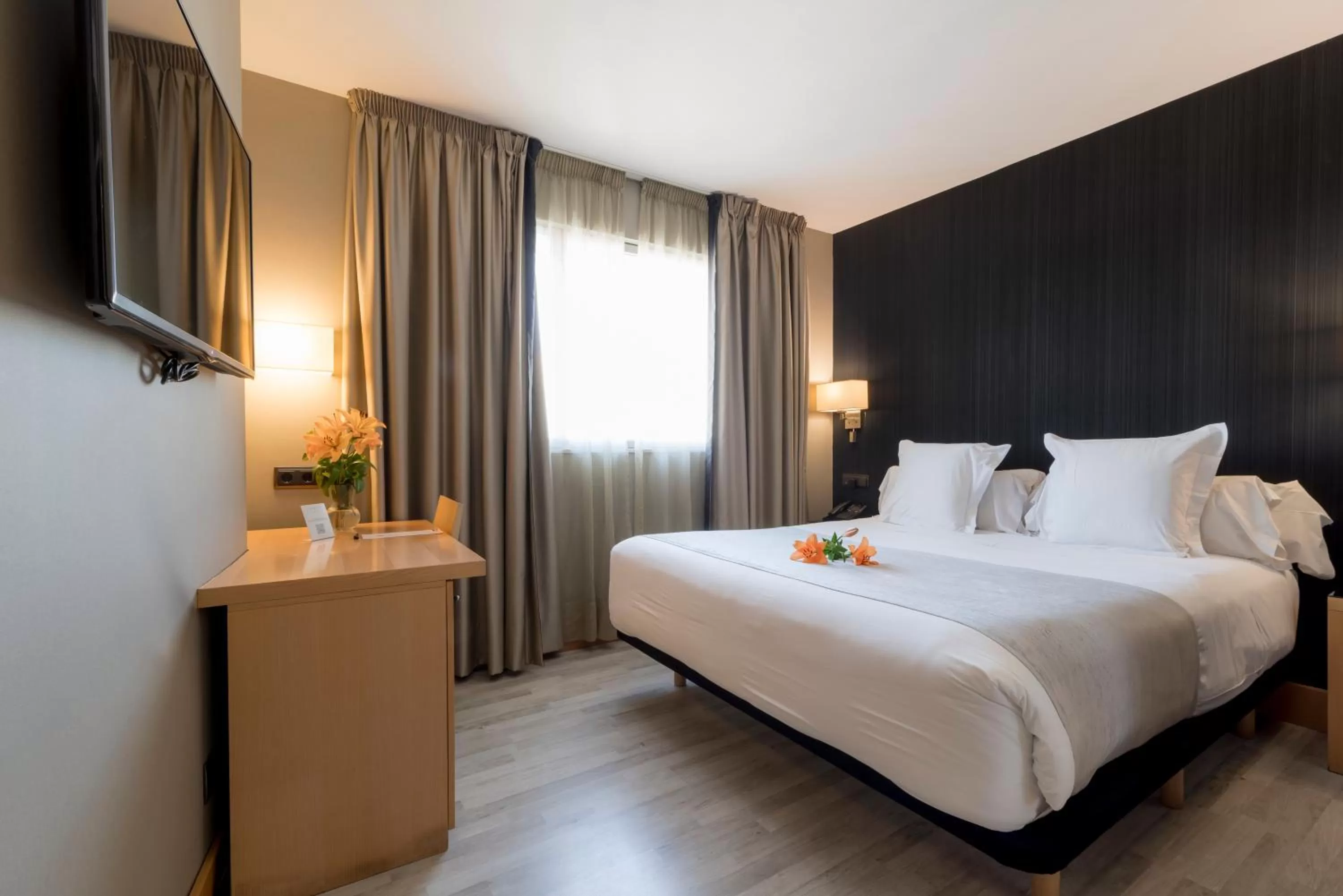 Bedroom, Bed in Hotel Plaza