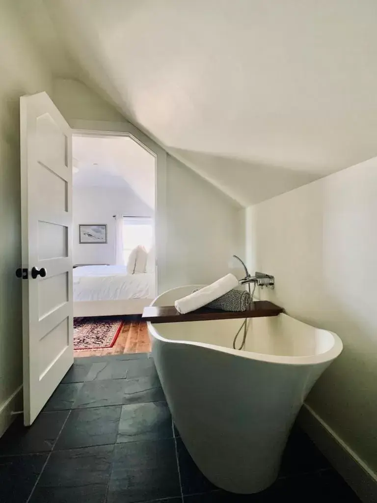 Bathroom in Woodbourne Inn