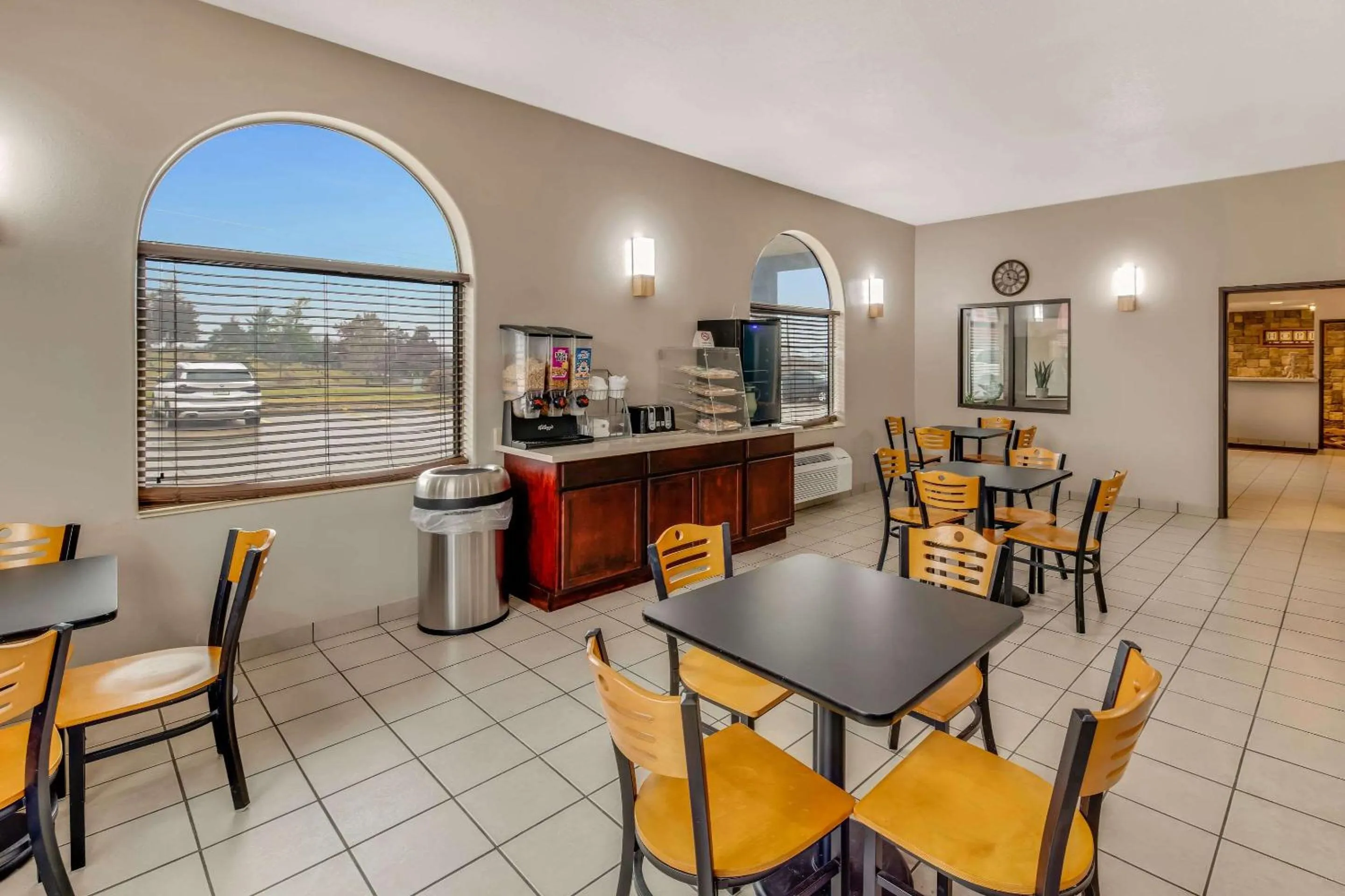 Breakfast in Rodeway Inn Red Oak