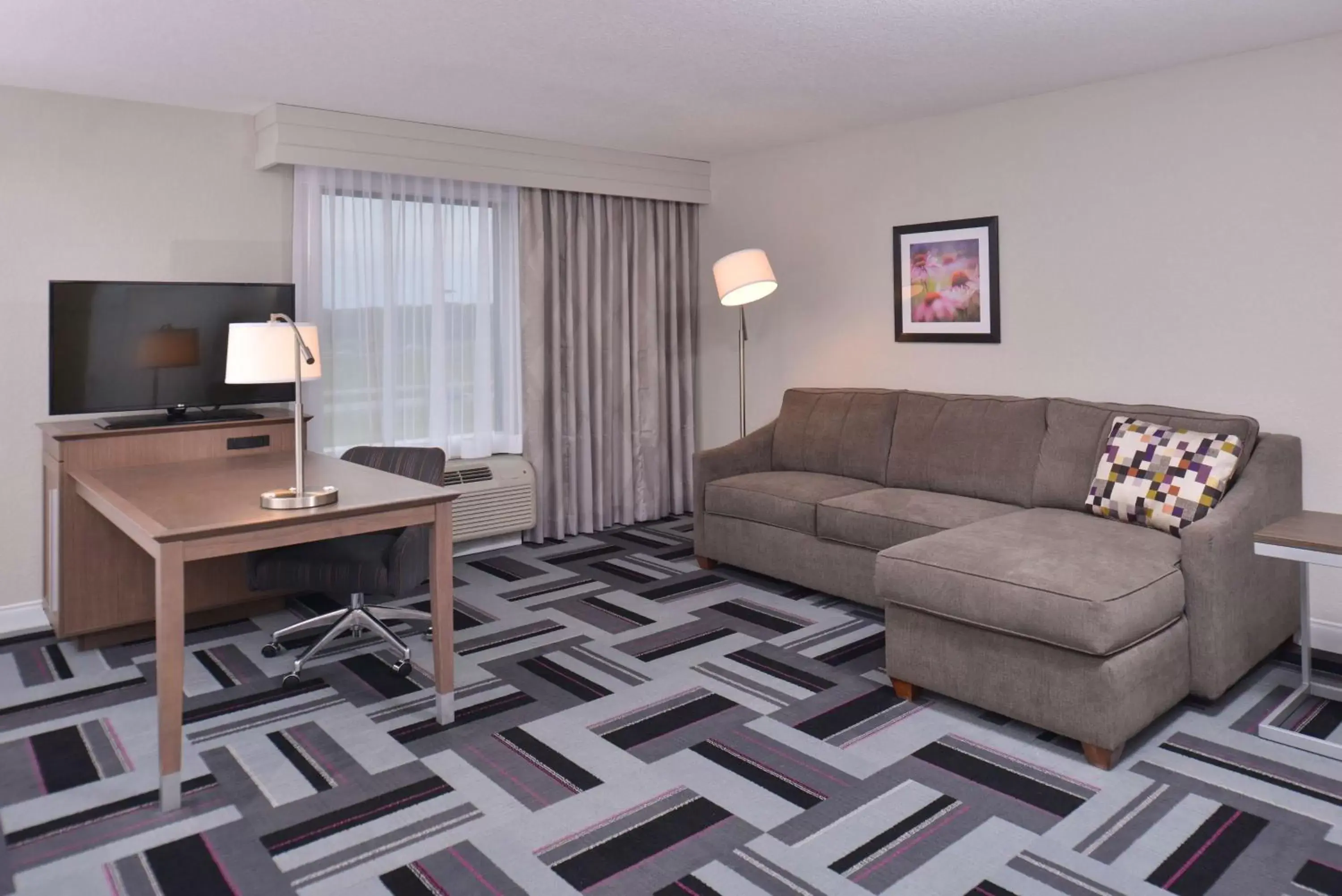 Bed, Seating Area in Hampton Inn and Suites Ames, IA