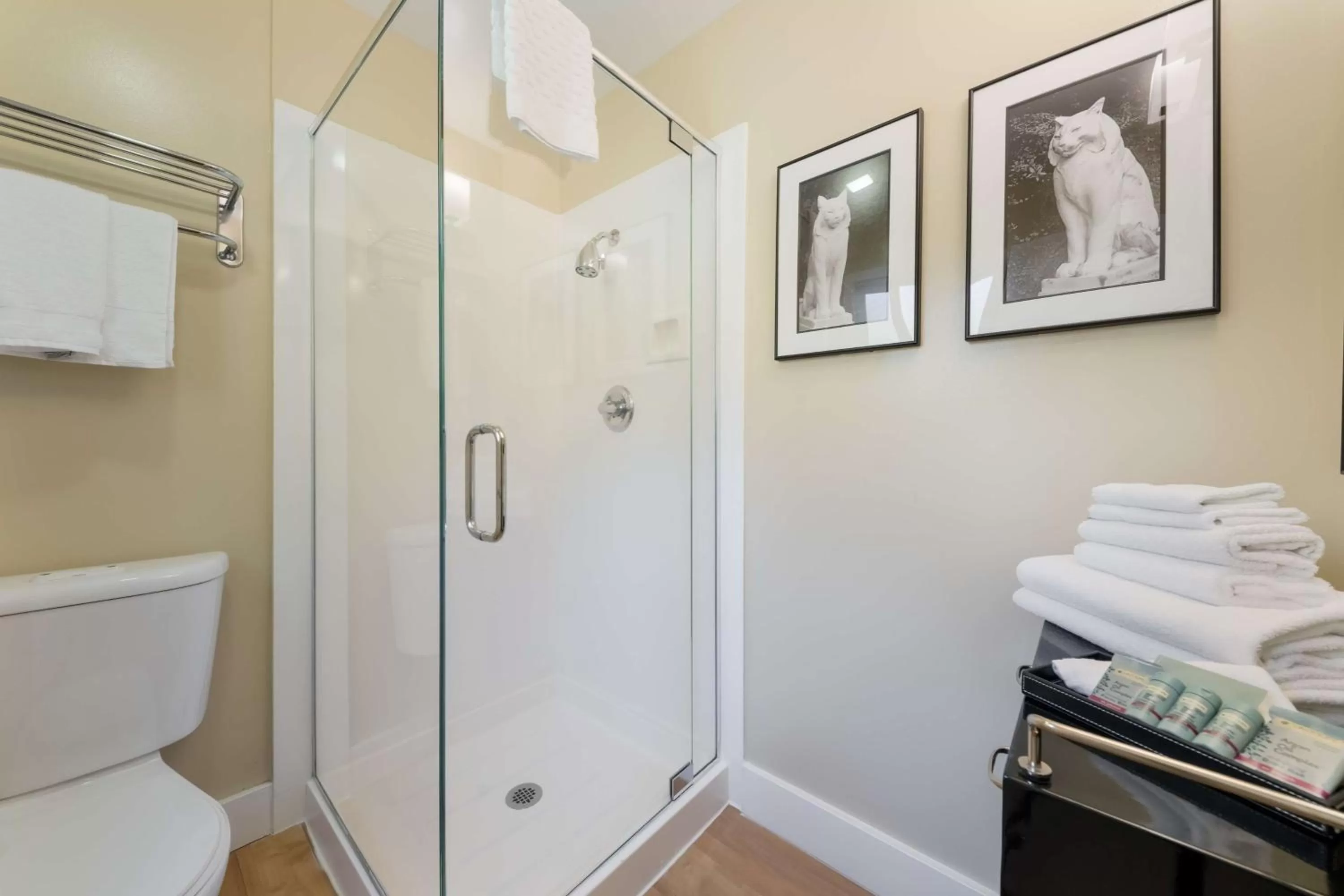 Bathroom in BEST WESTERN the Inn of Los Gatos