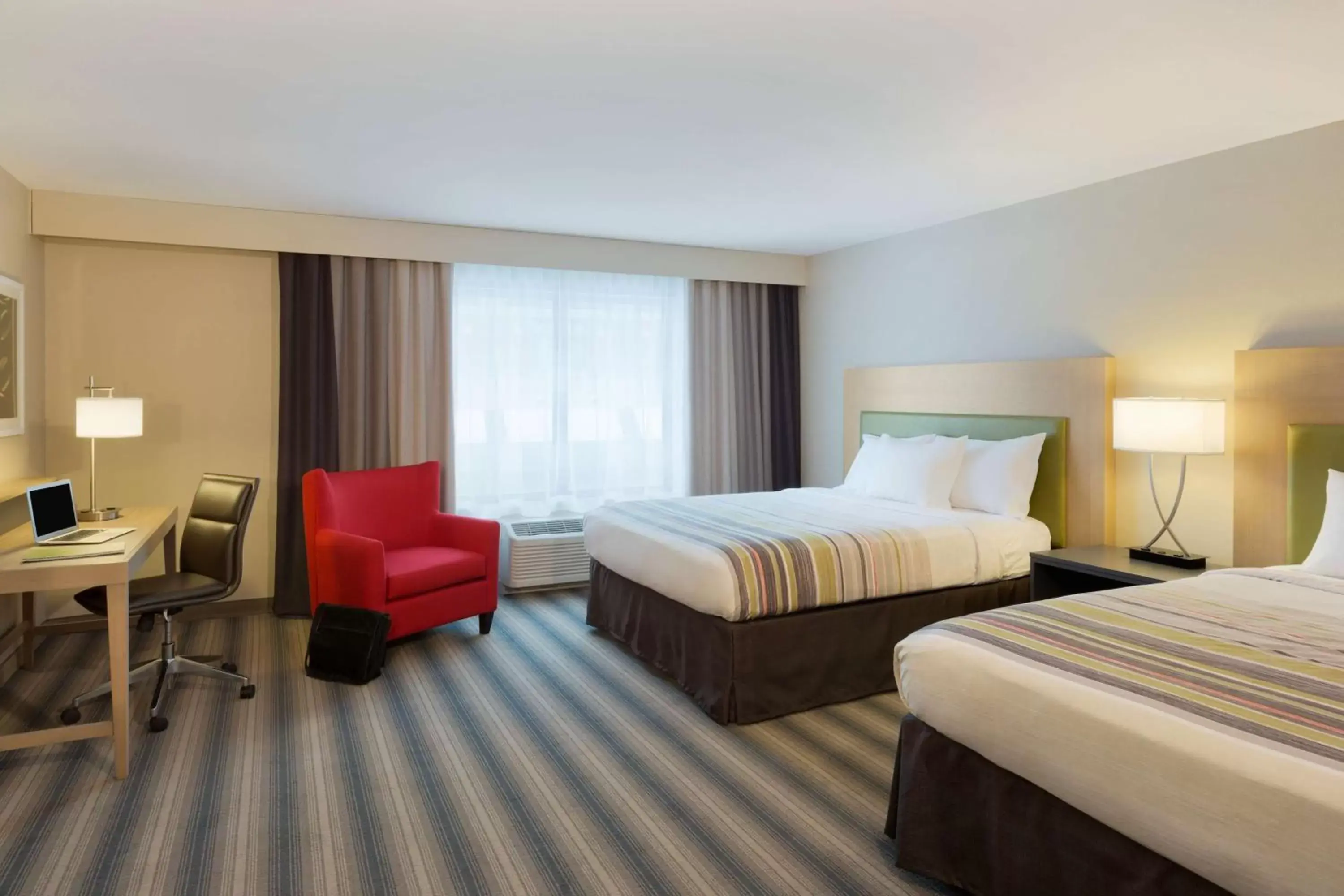 Photo of the whole room, Bed in Country Inn & Suites by Radisson, Roseville, MN