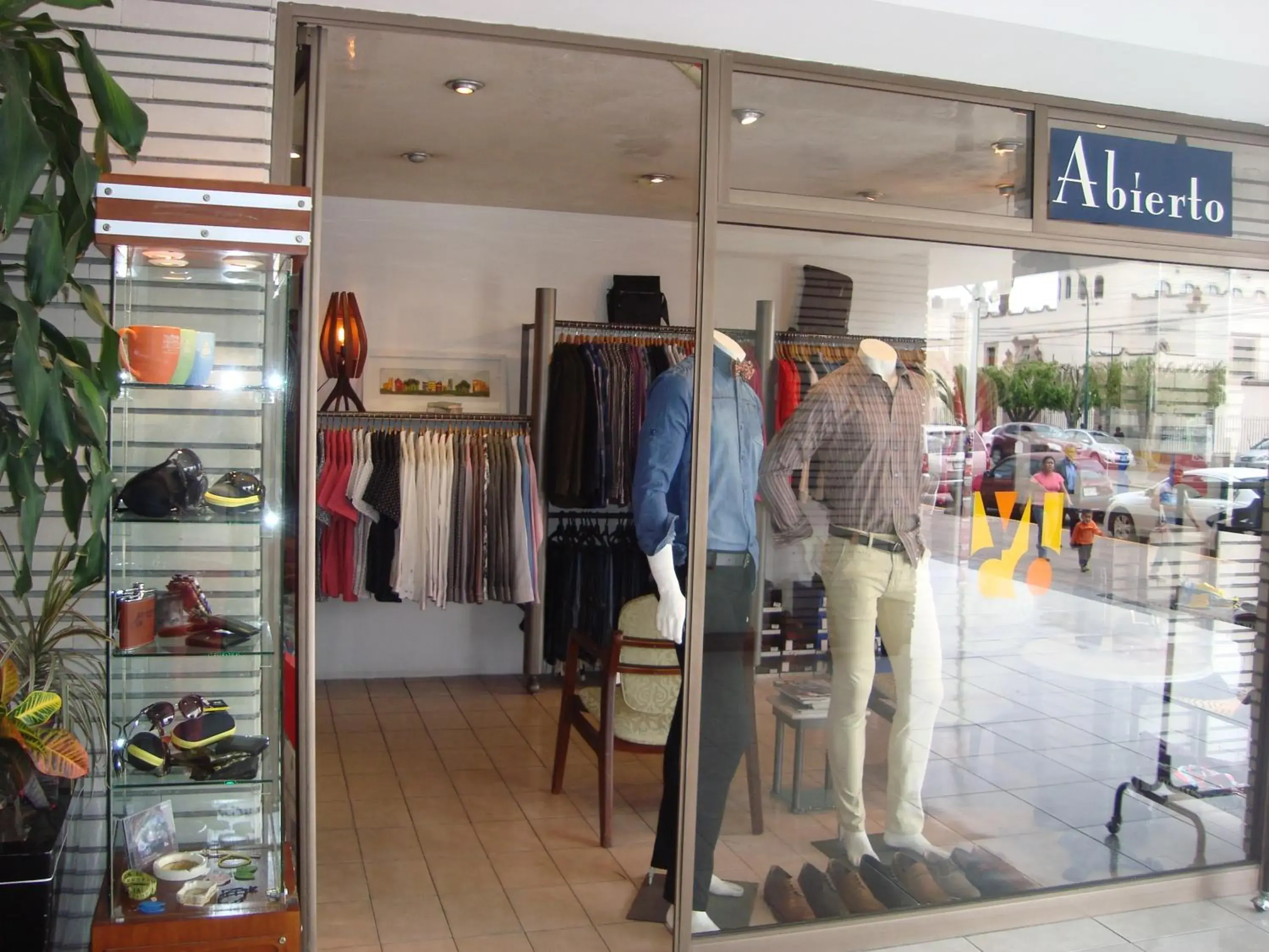 On-site shops in Hotel Real Plaza