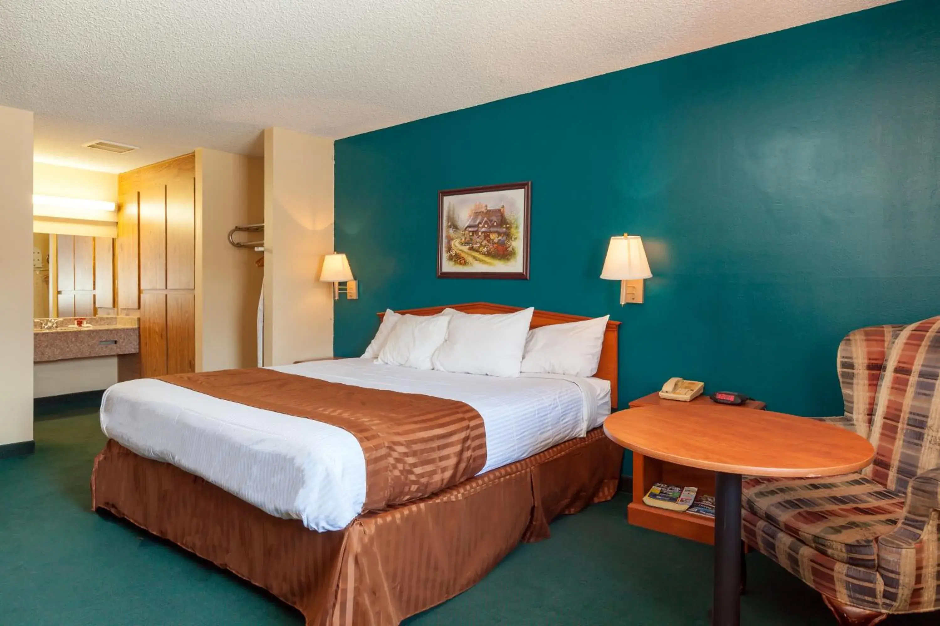 Bedroom, Bed in America's Best Value Inn & Suites Bakersfield Central