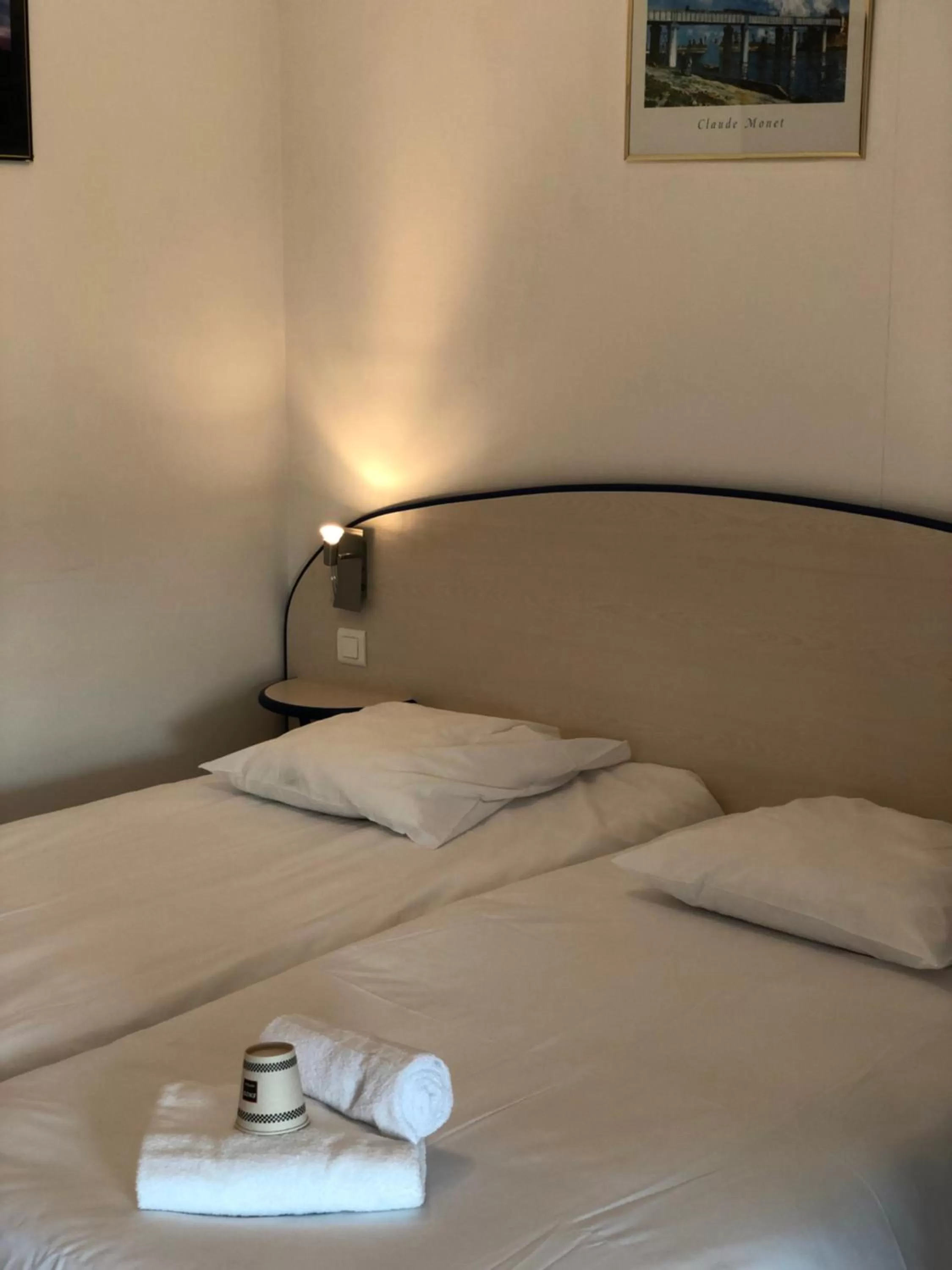 Bed in Enzo Hotels Neufchâteau by Kyriad Direct