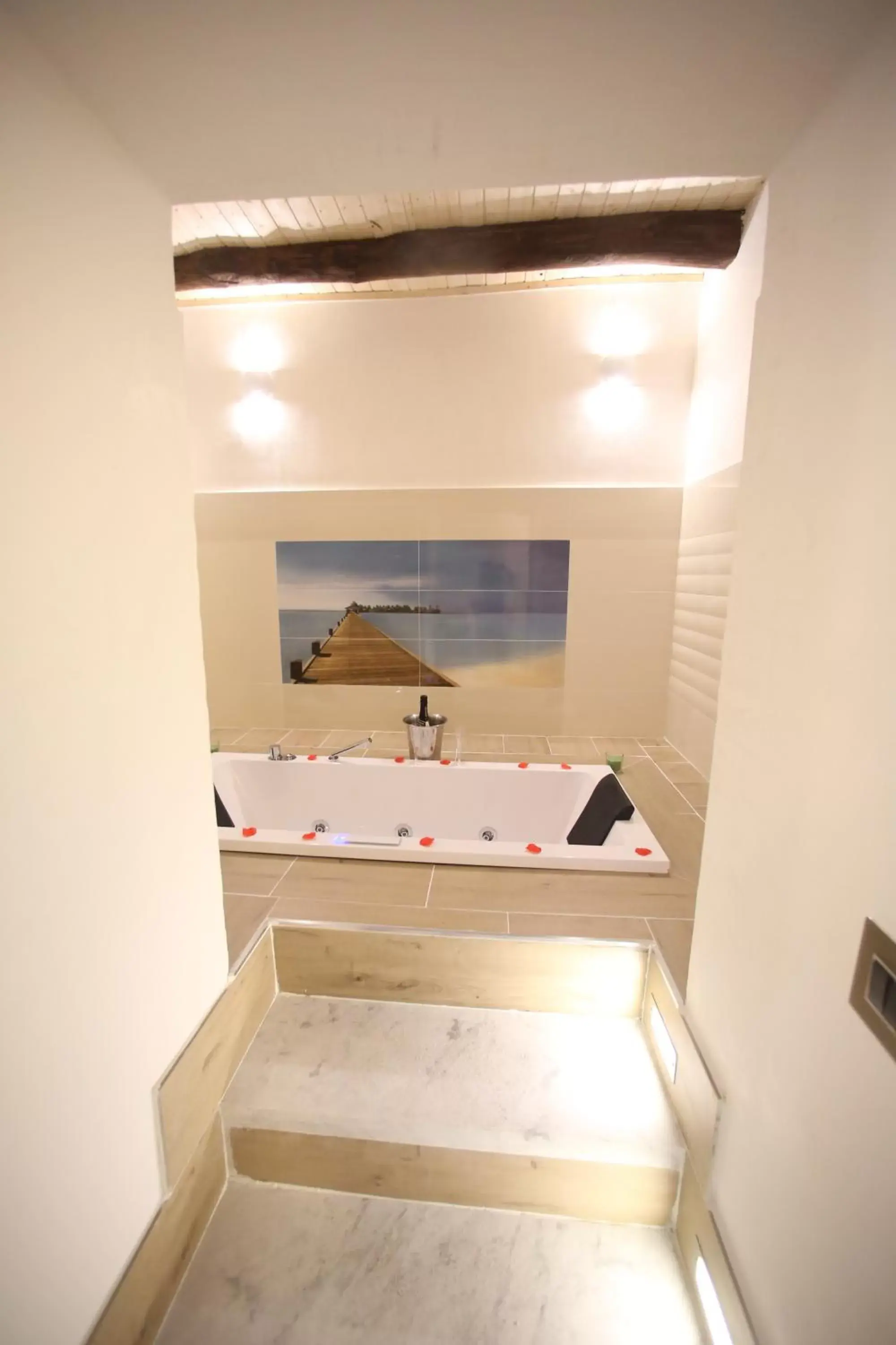 Hot Tub, Bathroom in Relais Piazza Del Plebiscito B&B
