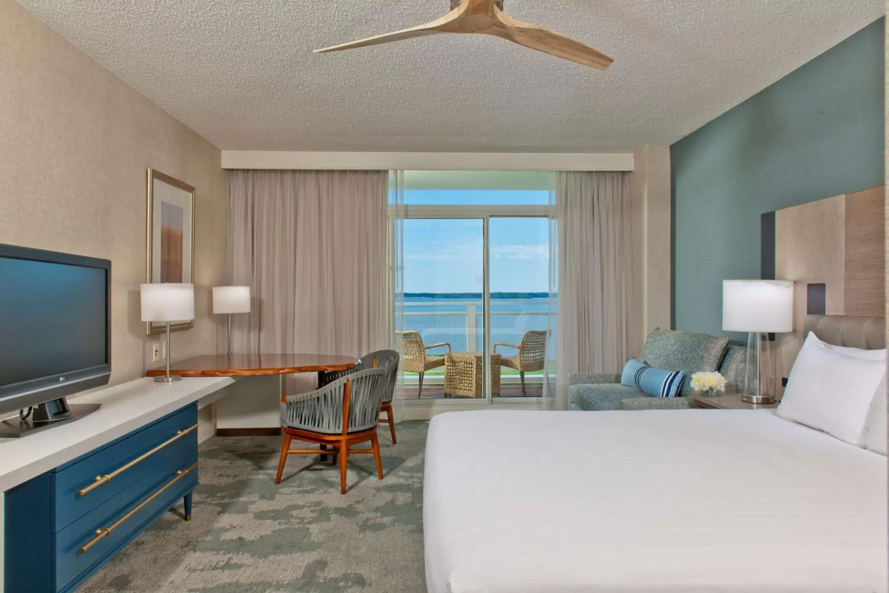 Bedroom in Hyatt Regency Chesapeake Bay Golf Resort, Spa & Marina