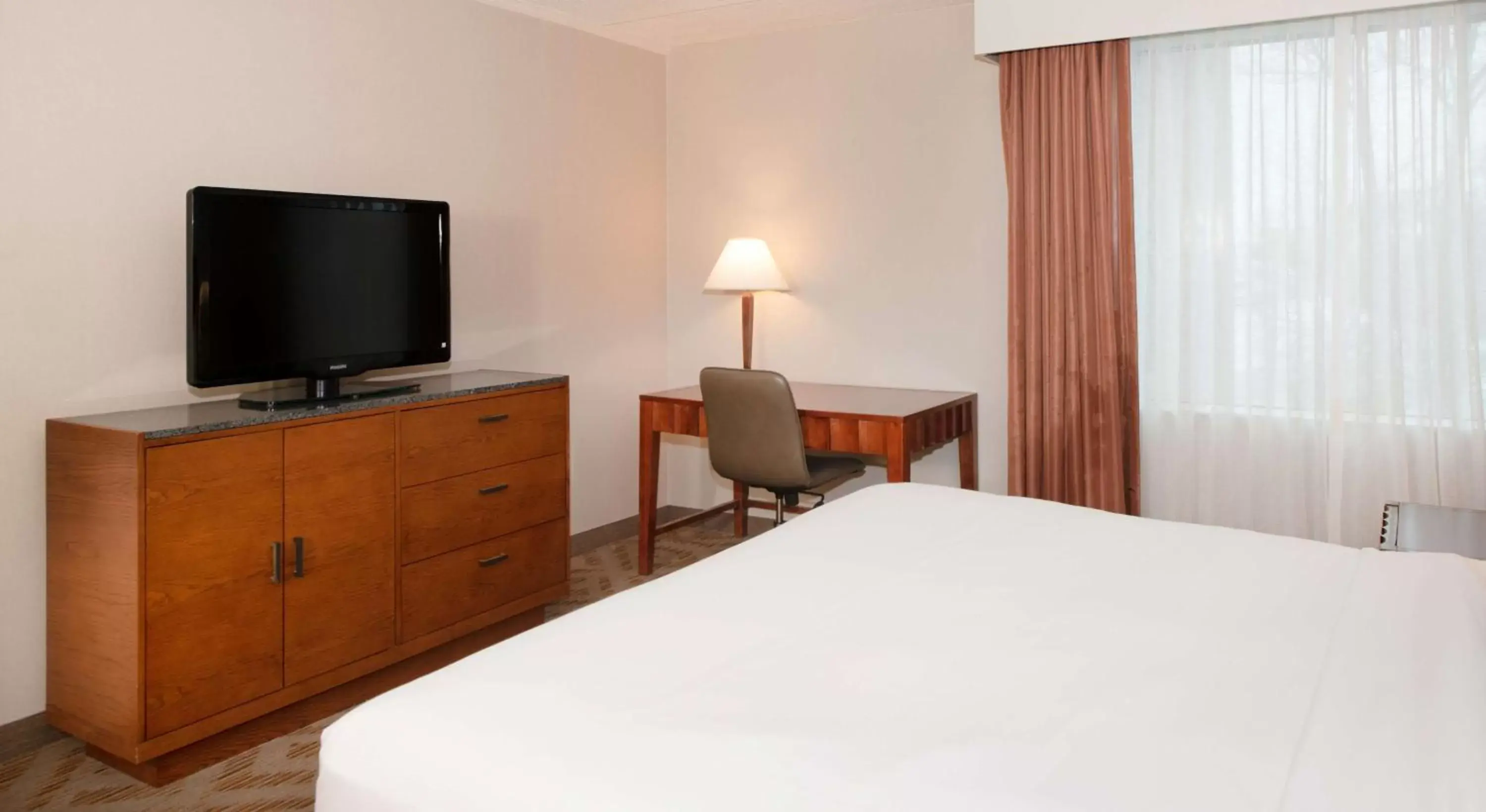 Bed in DoubleTree Suites by Hilton Hotel Philadelphia West