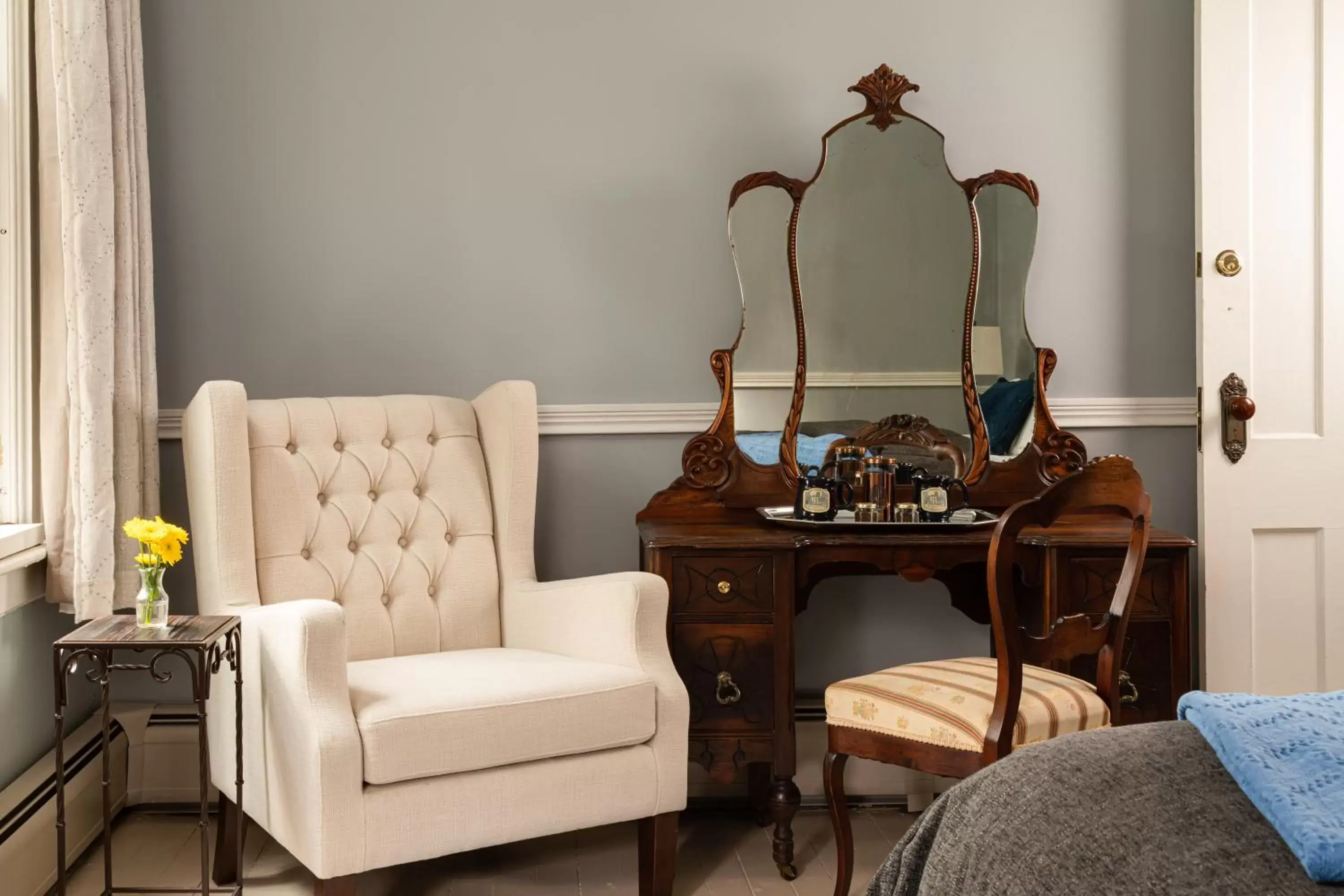 Seating Area in Rosemont Inn