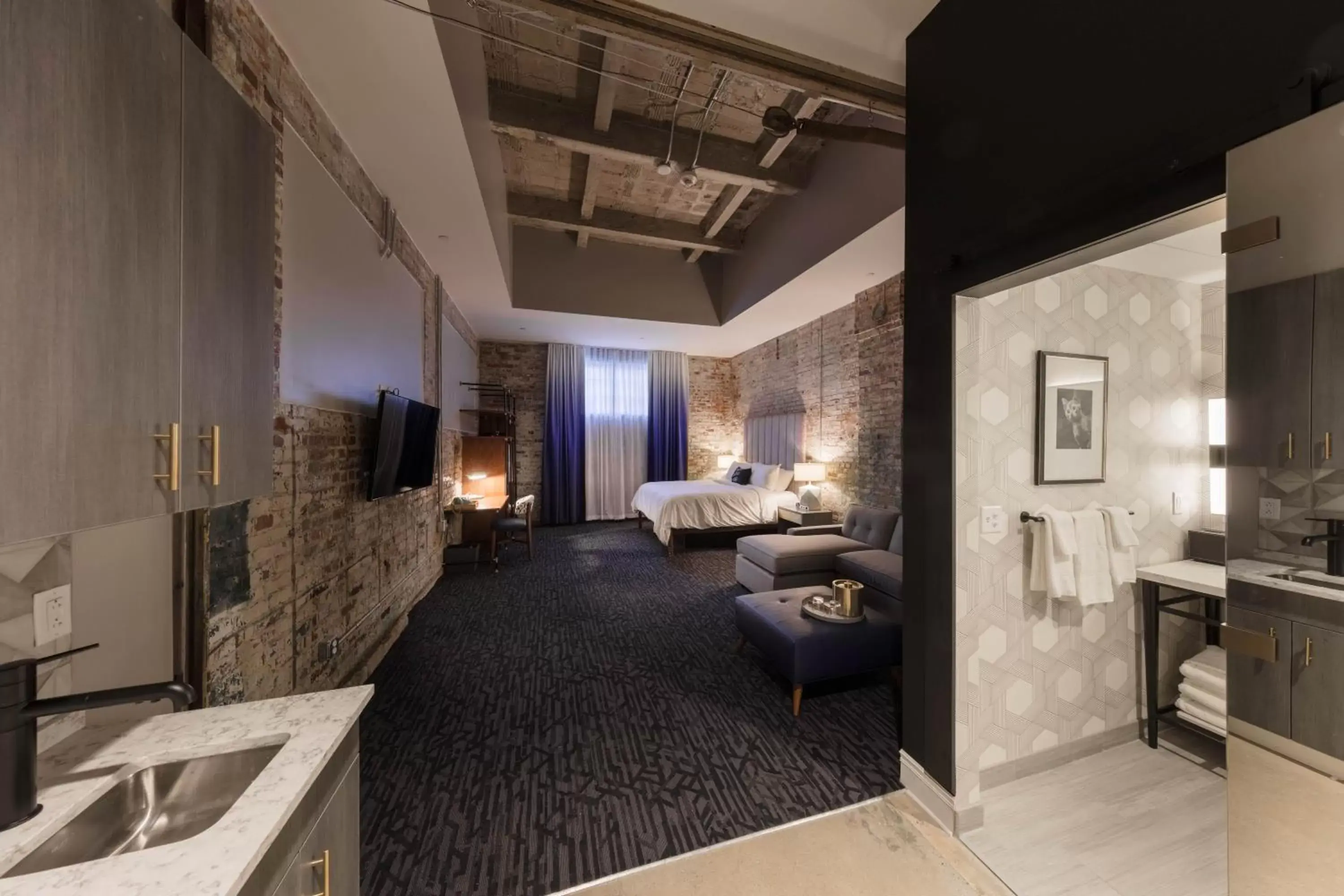 Bed in Hotel Trundle Bed in Hotel Trundle