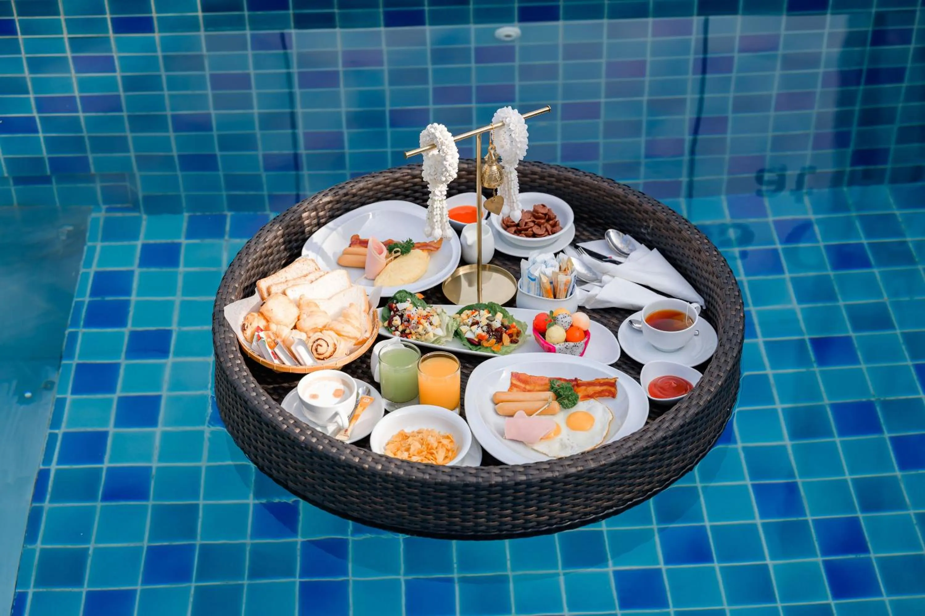 Swimming pool in Hotel Clover Asoke - SHA Extra Plus