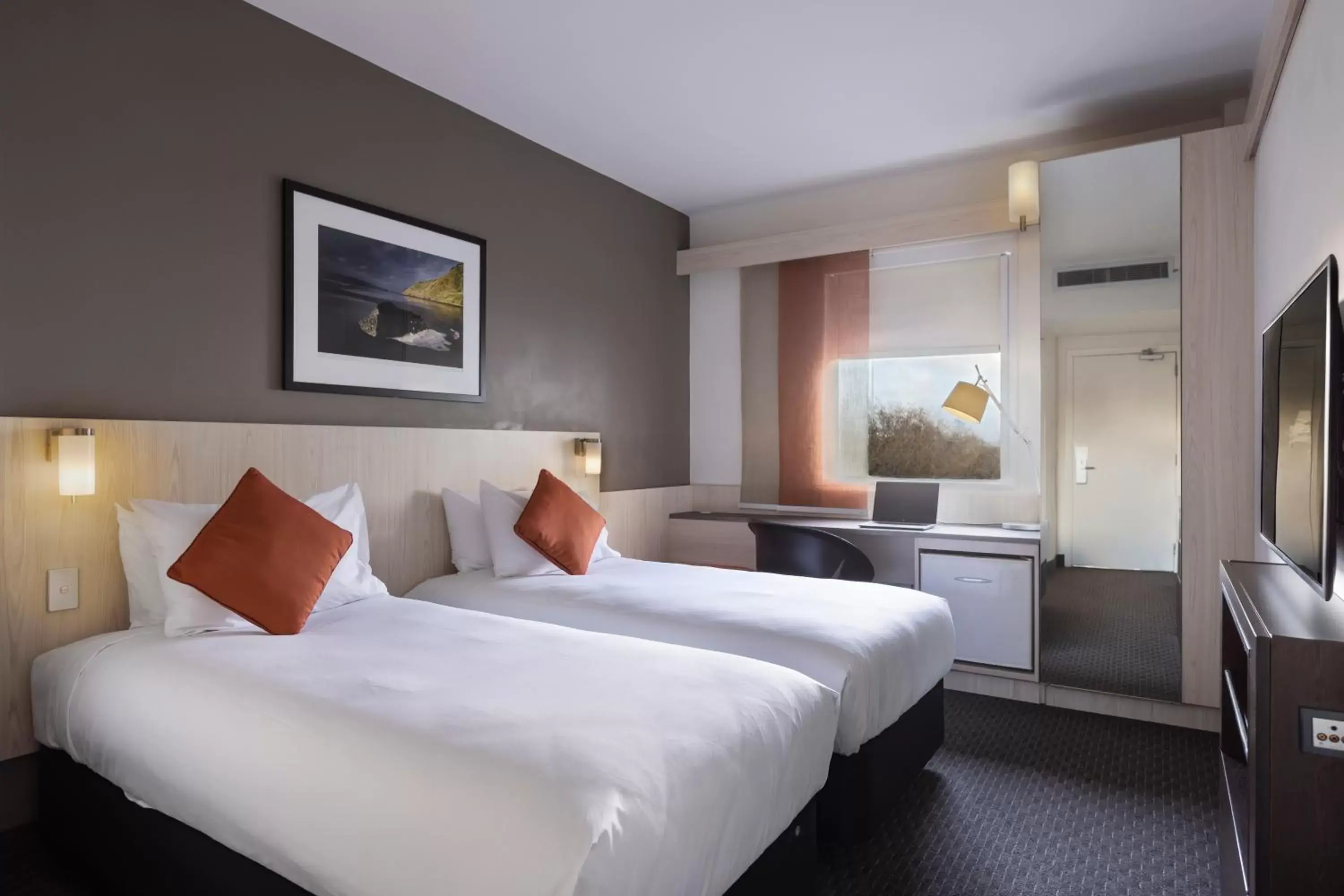Photo of the whole room, Bed in ibis Auckland Ellerslie