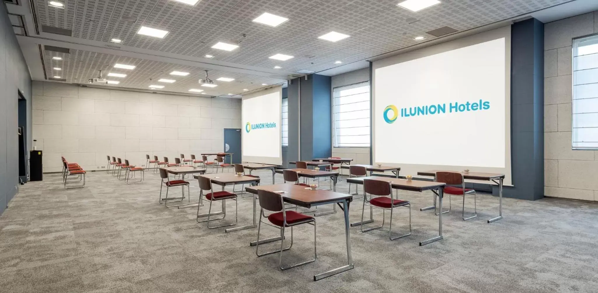 Meeting/conference room in Ilunion Valencia 4