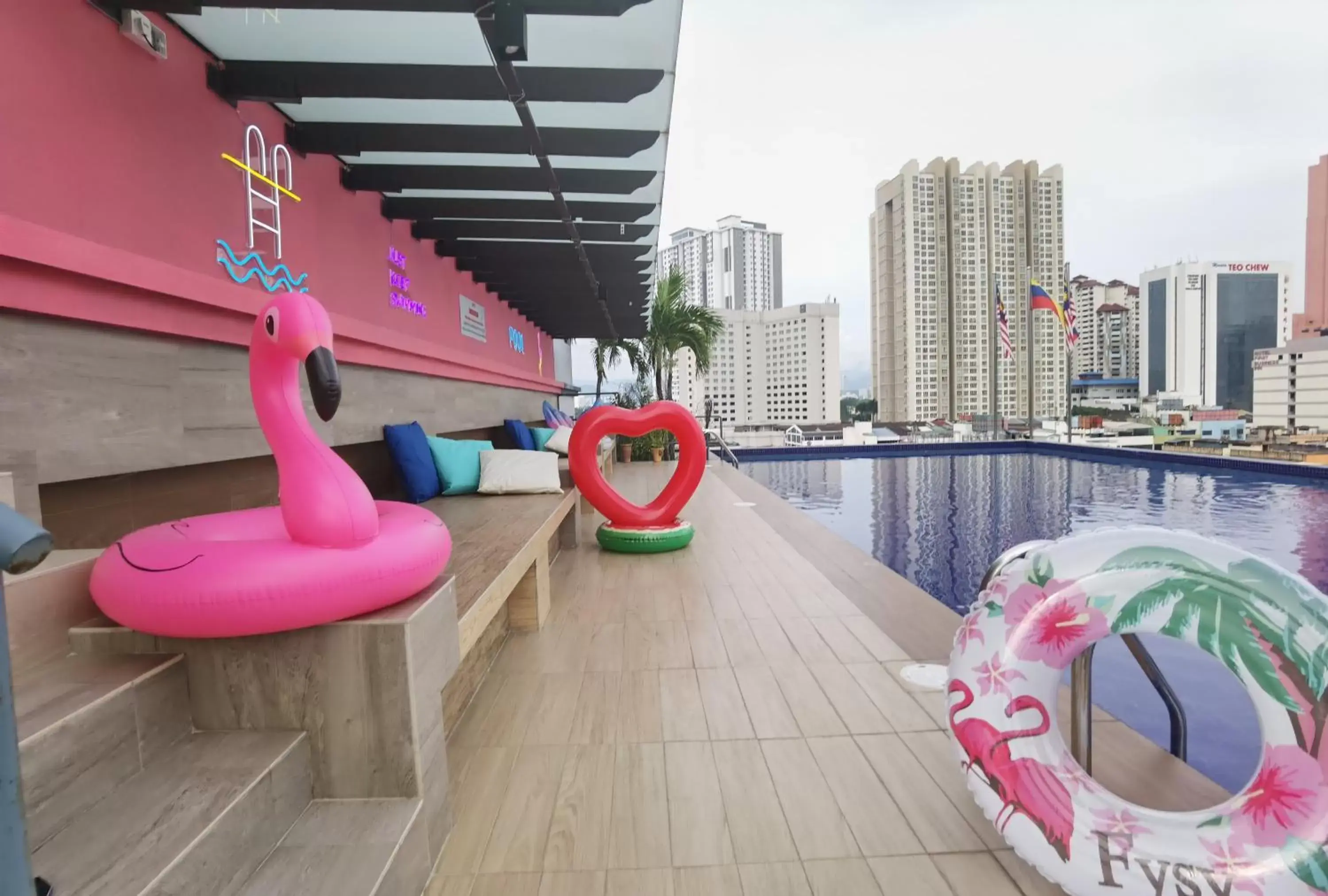 Swimming pool in Leo Palace Hotel