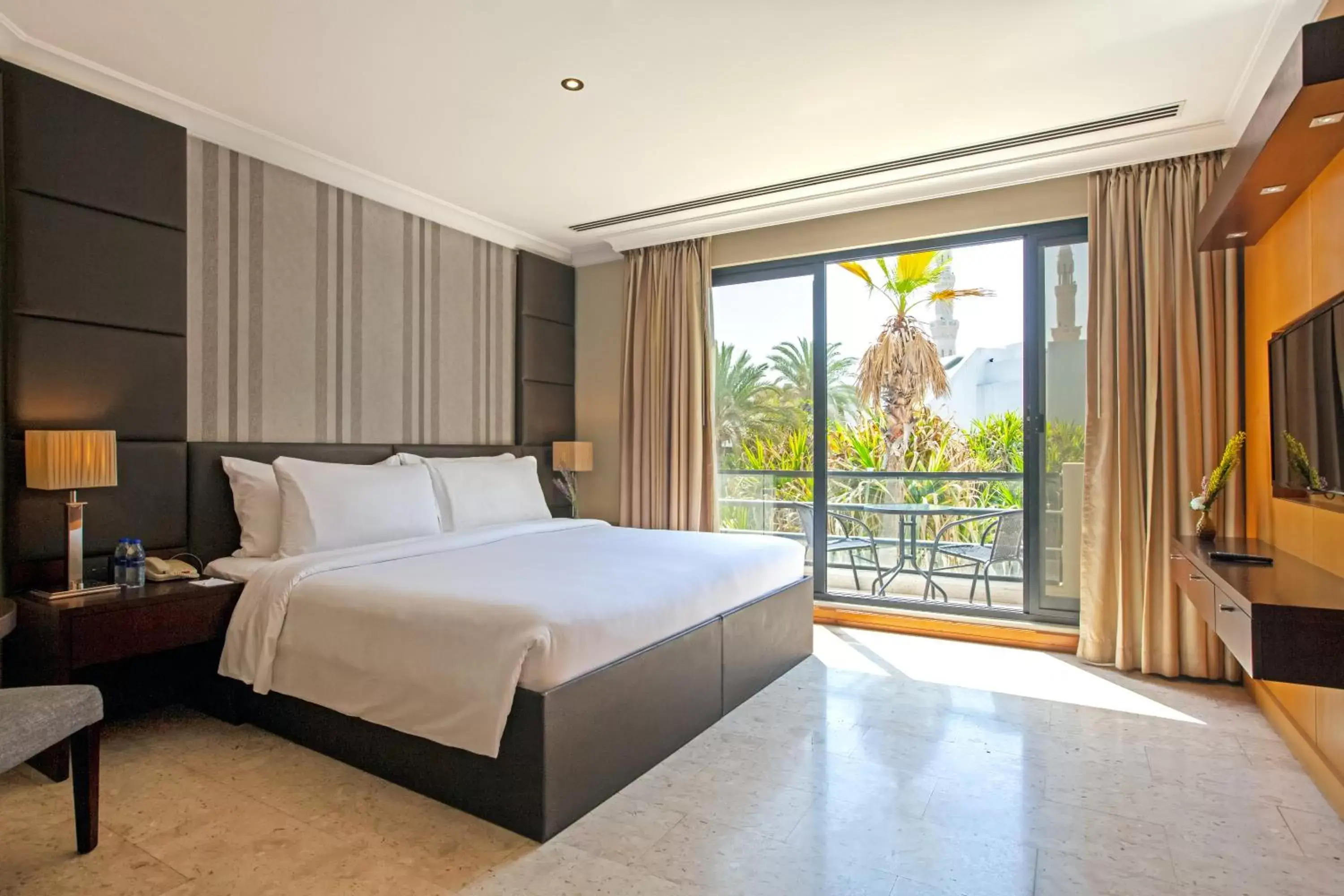Bedroom, Bed in Dubai Marine Beach Resort & Spa