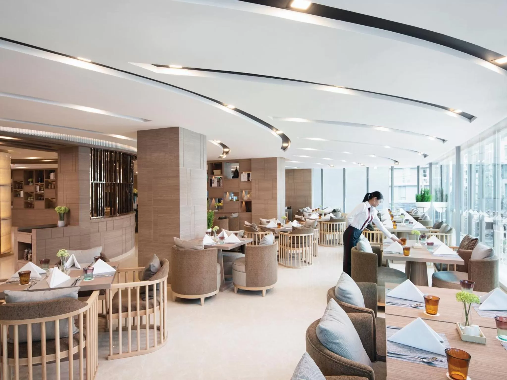 Restaurant/places to eat in Solitaire Bangkok Sukhumvit 11