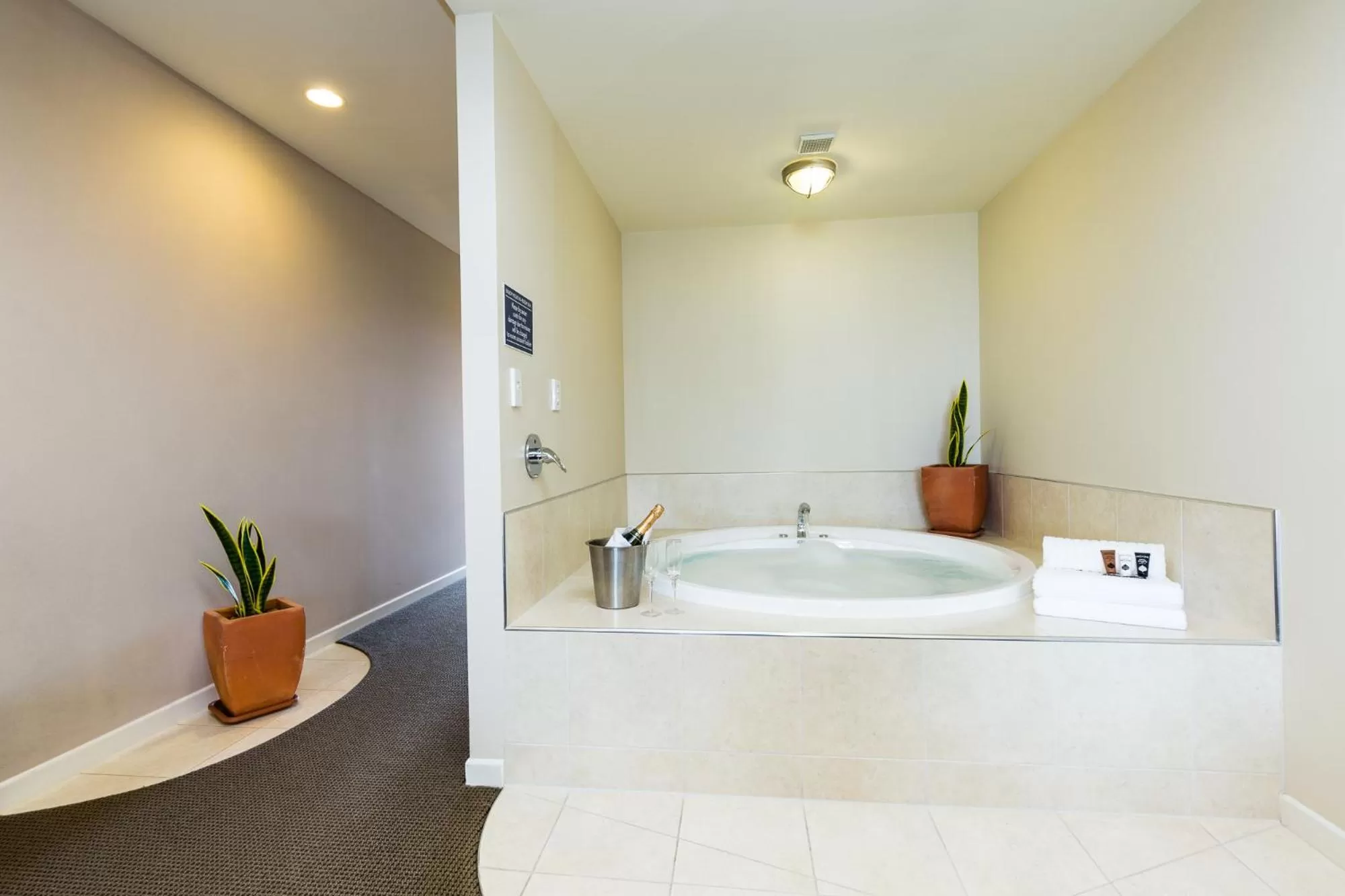 Pebble Beach Motor Inn