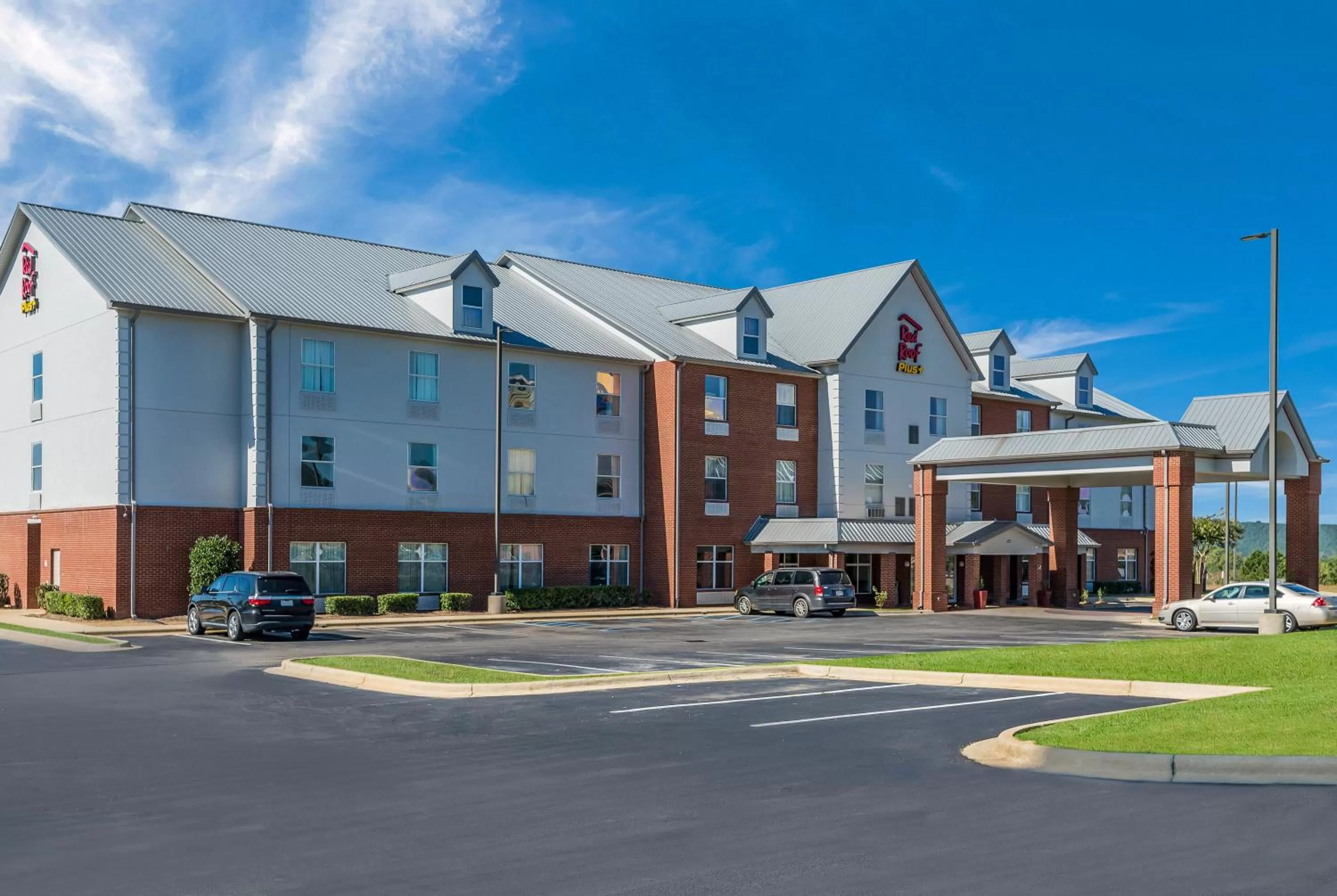 Property building in Red Roof Inn PLUS & Suites Birmingham - Bessemer