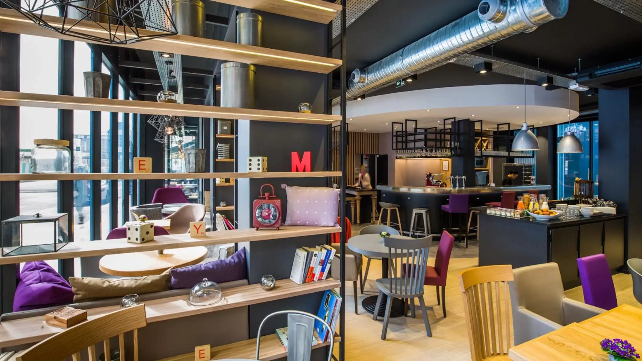 Lounge or bar, Restaurant/Places to Eat in Campanile Rennes Centre - Gare