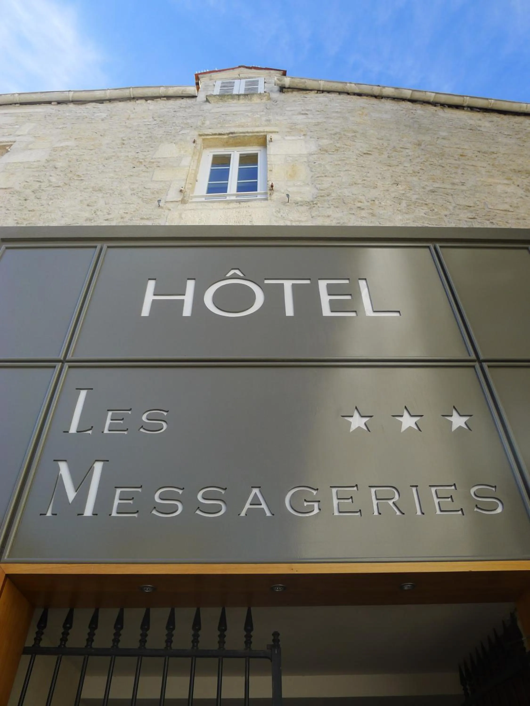 Facade/entrance in Cit'Hotel des Messageries
