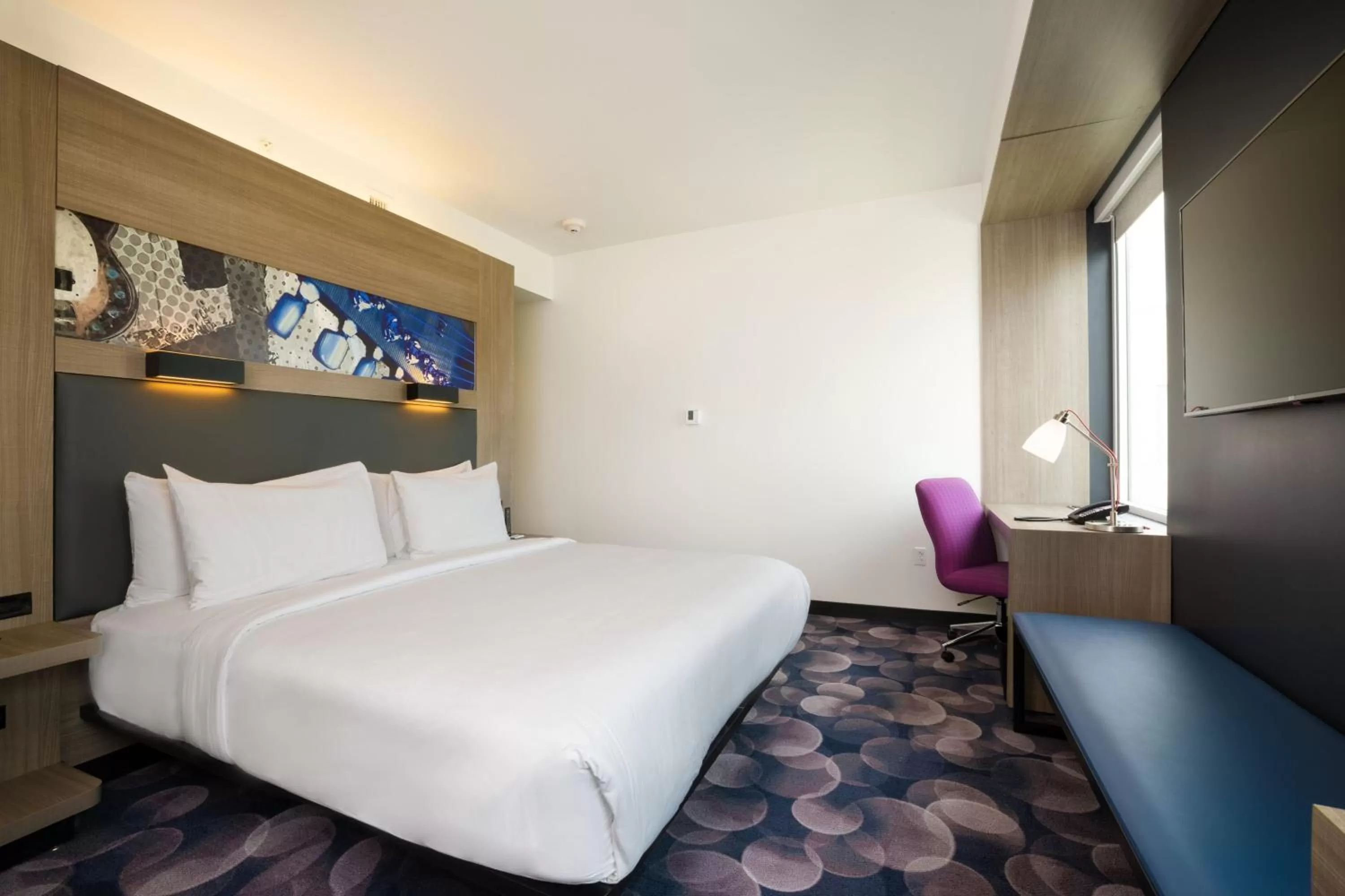 Photo of the whole room, Bed in Aloft Austin Airport