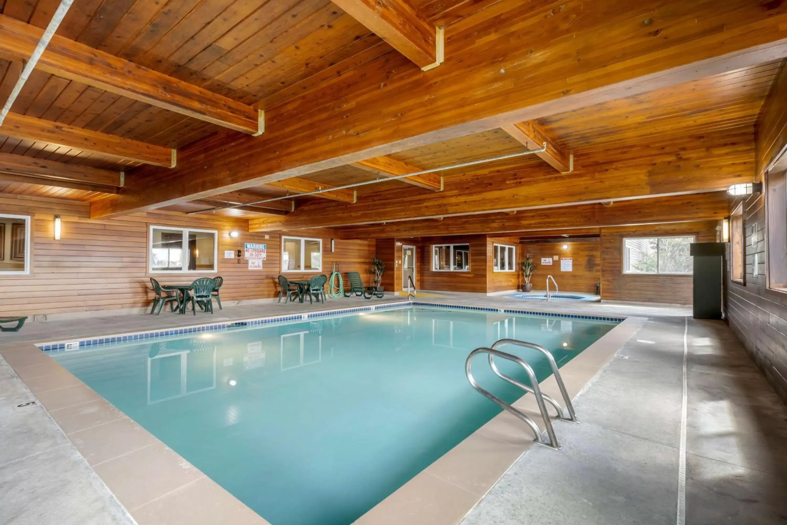 Pool view, Swimming Pool in Best Western Pinedale Inn