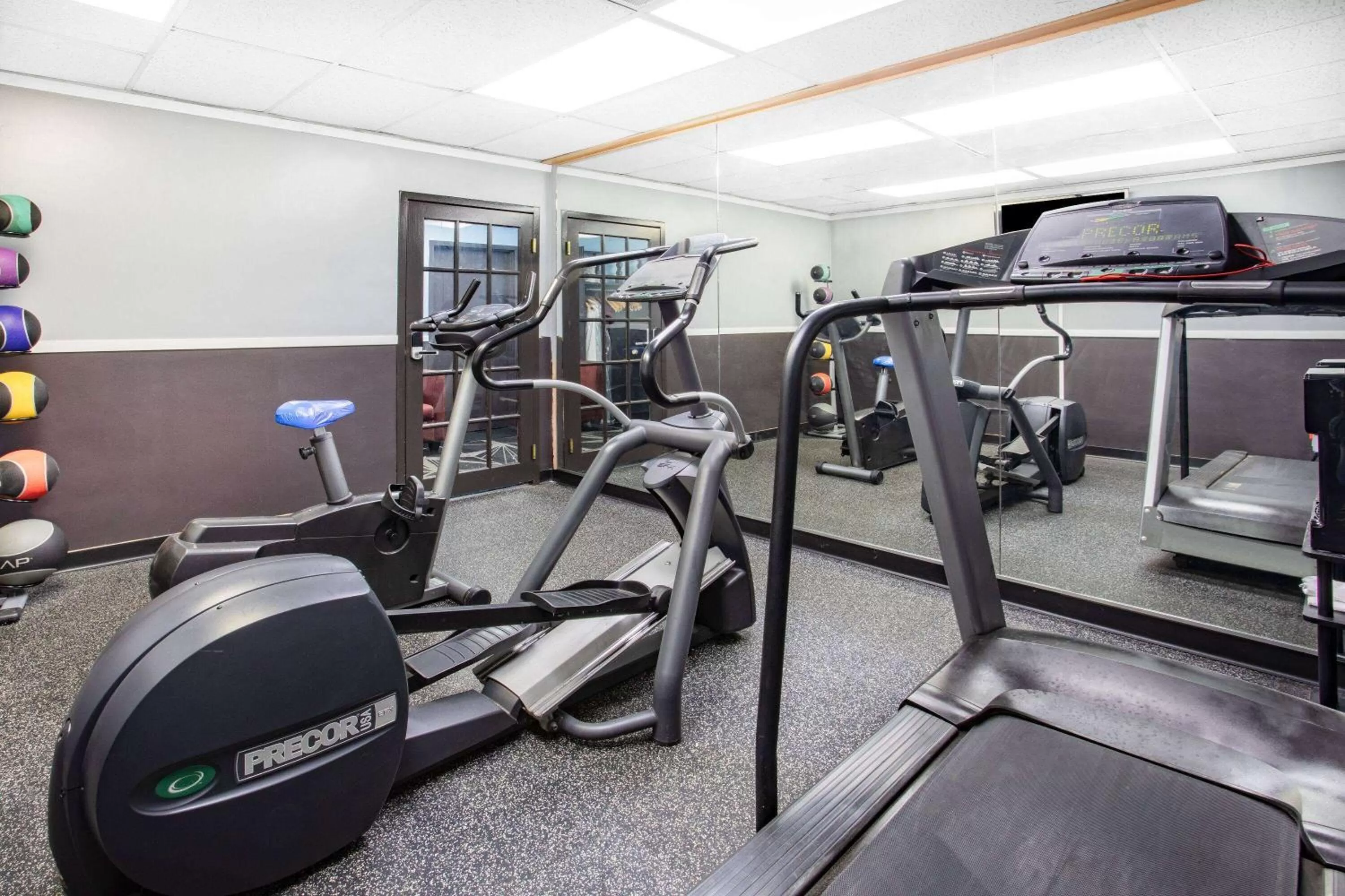 Fitness centre/facilities in Days Inn by Wyndham Livonia Canton Detroit