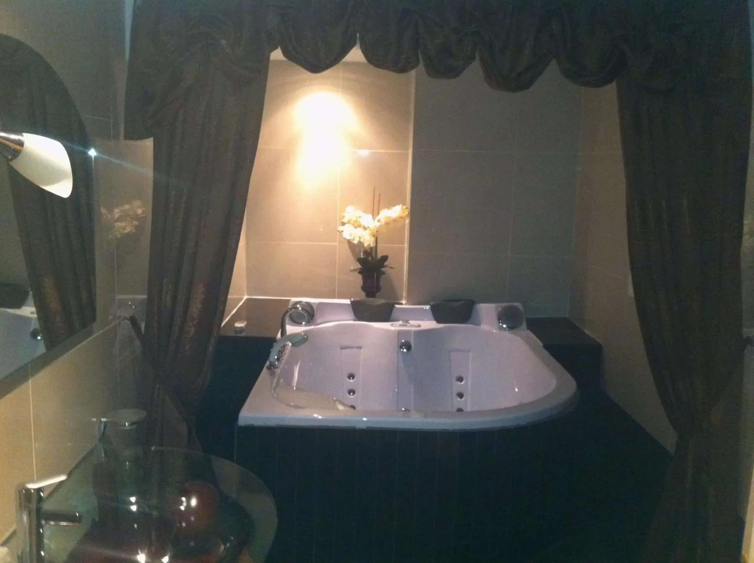Spa and wellness centre/facilities, Bathroom in Durrant House Hotel