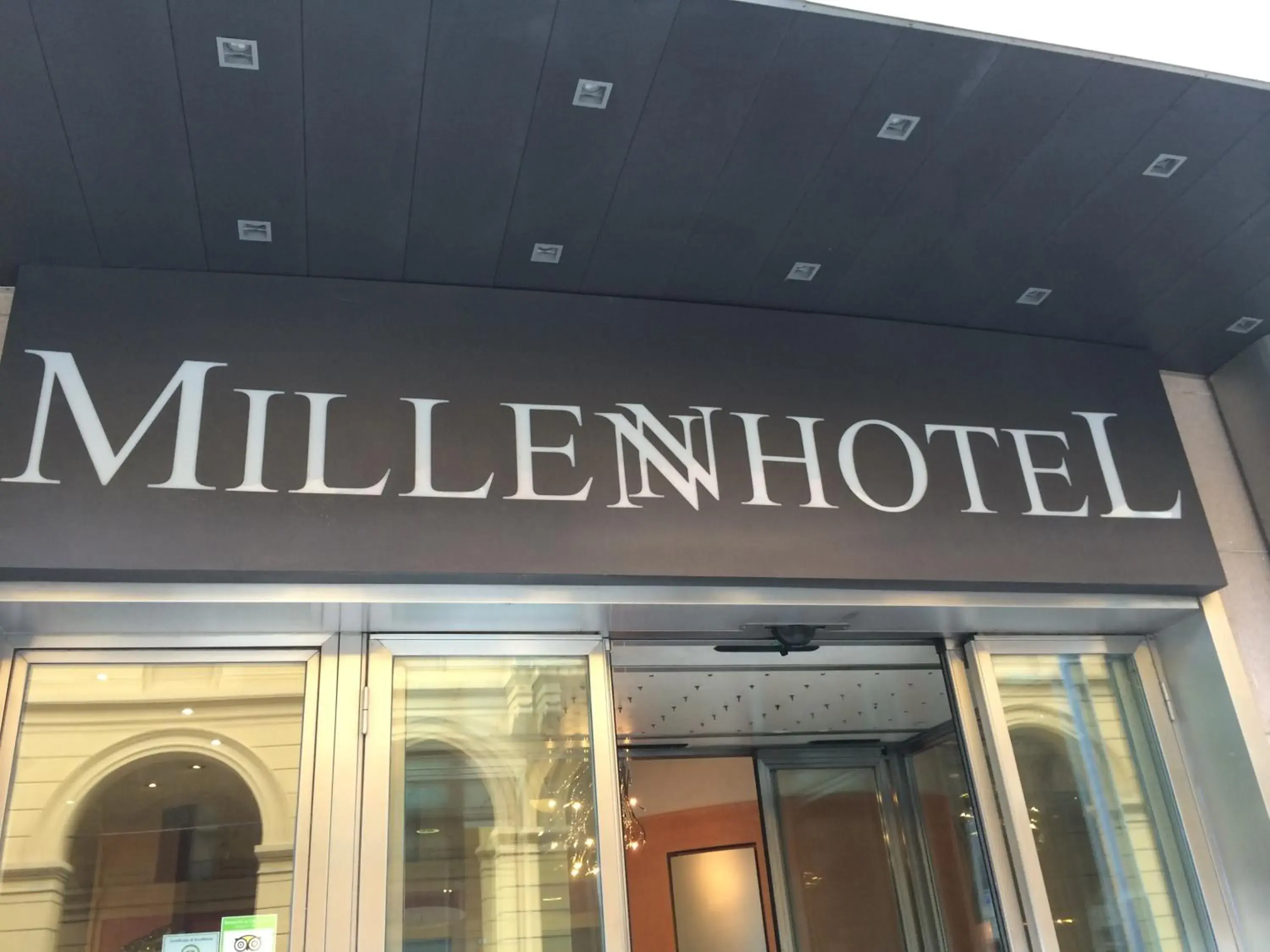 Facade/entrance in Millennhotel