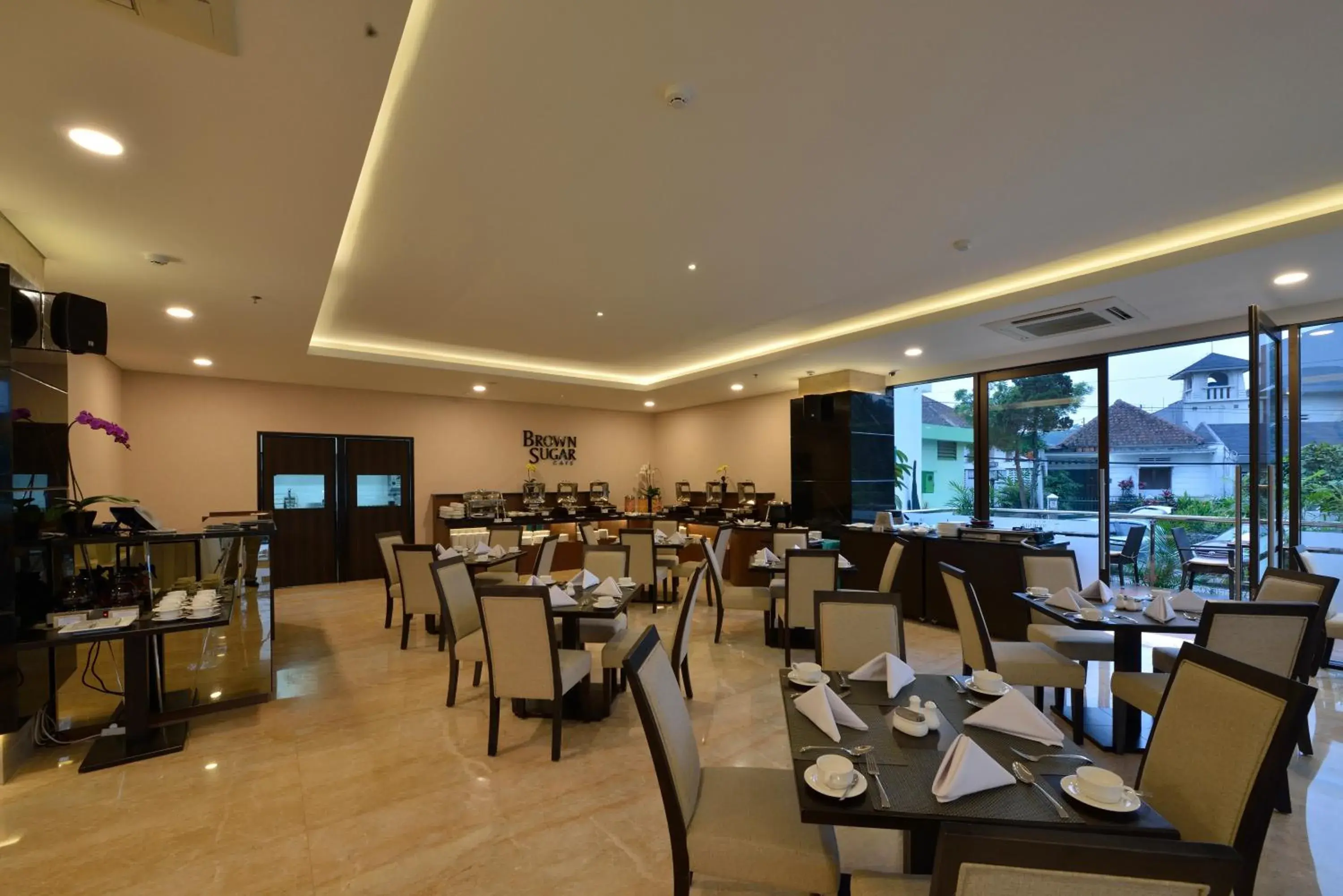 Restaurant/Places to Eat in California Hotel Bandung