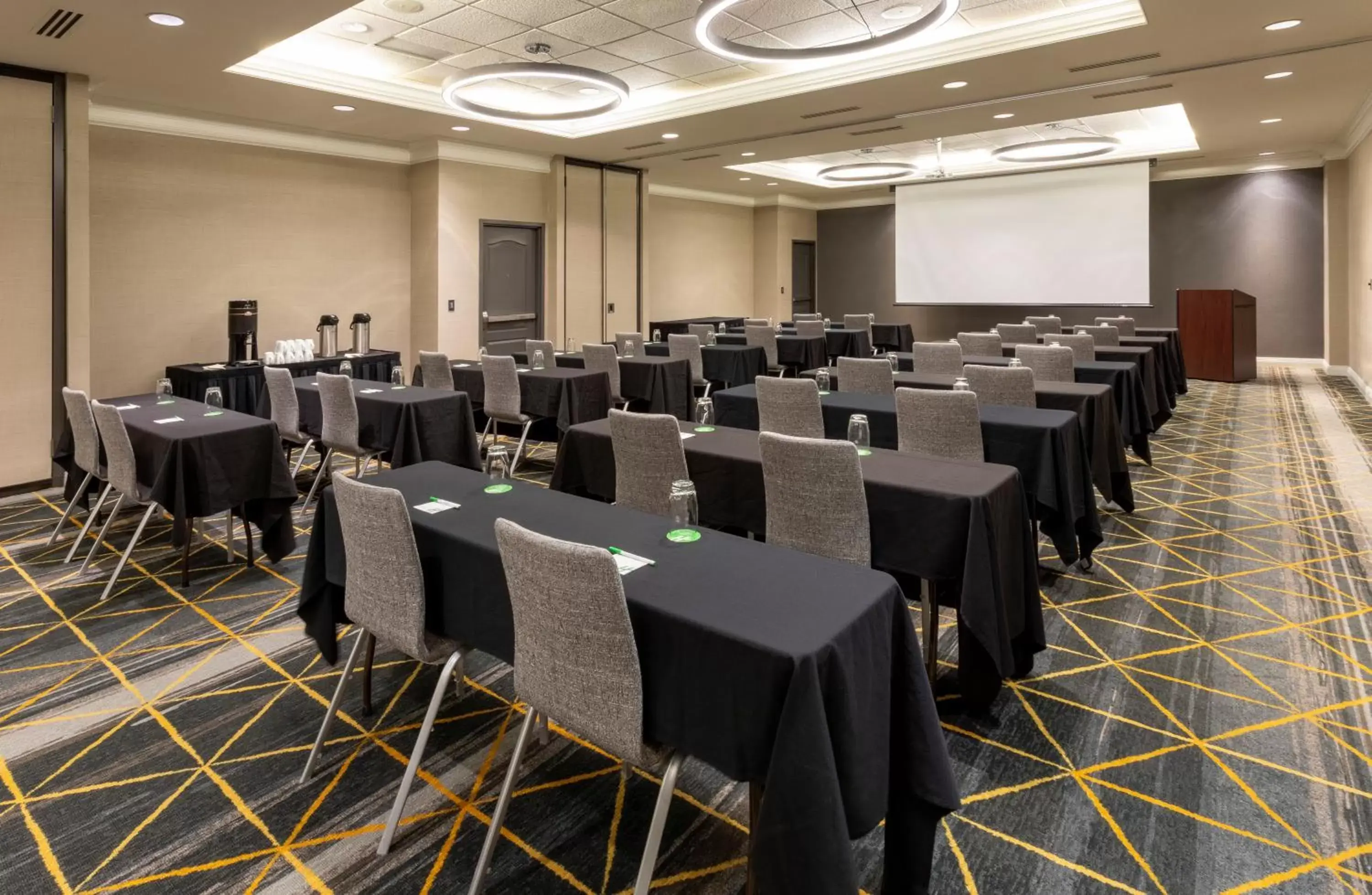 Meeting/conference room in Holiday Inn Hotel & Suites Maple Grove Northwest Minneapolis-Arbor Lakes, an IHG Hotel