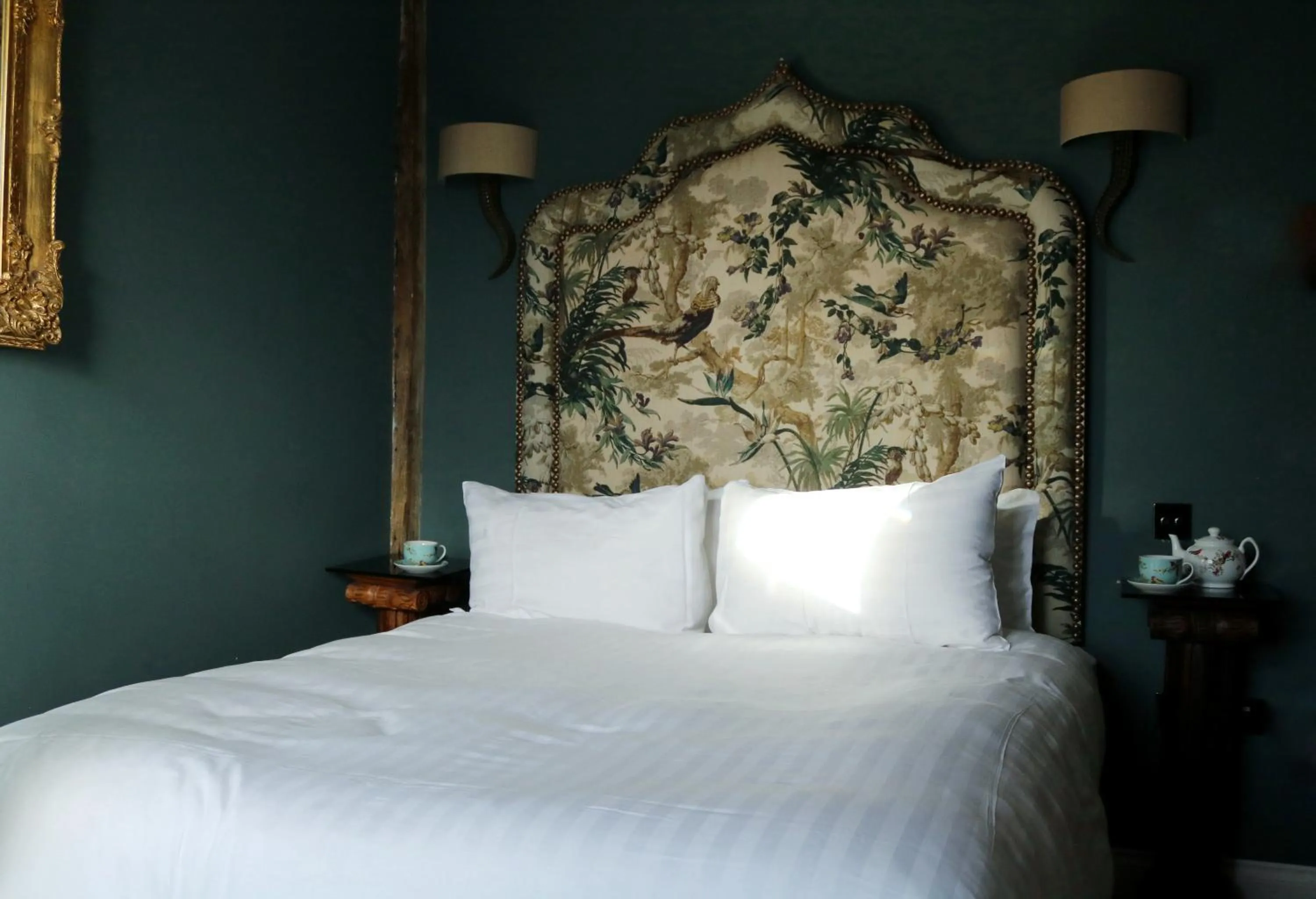 Bedroom, Bed in The White Hart Hotel