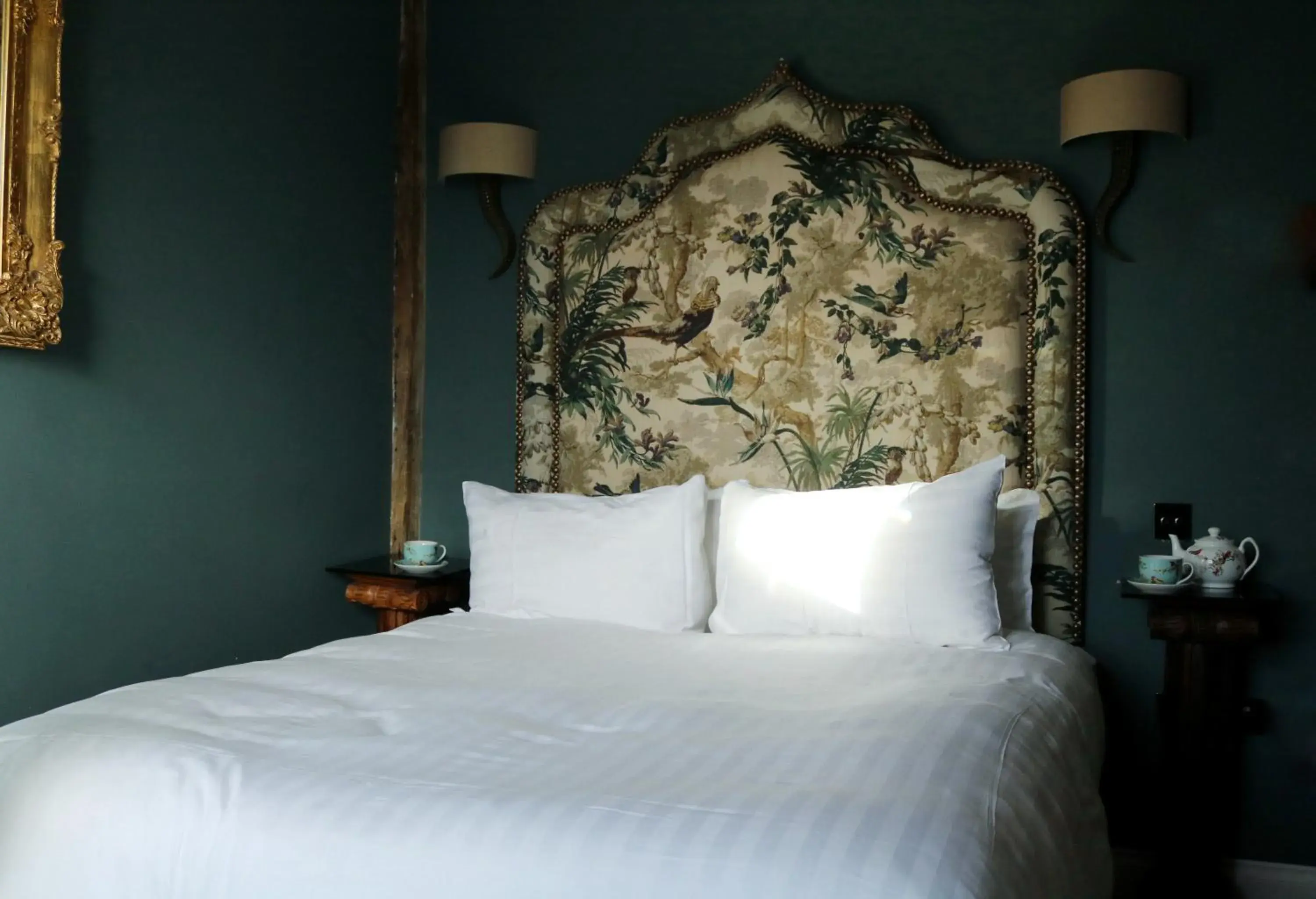 Bedroom in The White Hart Hotel