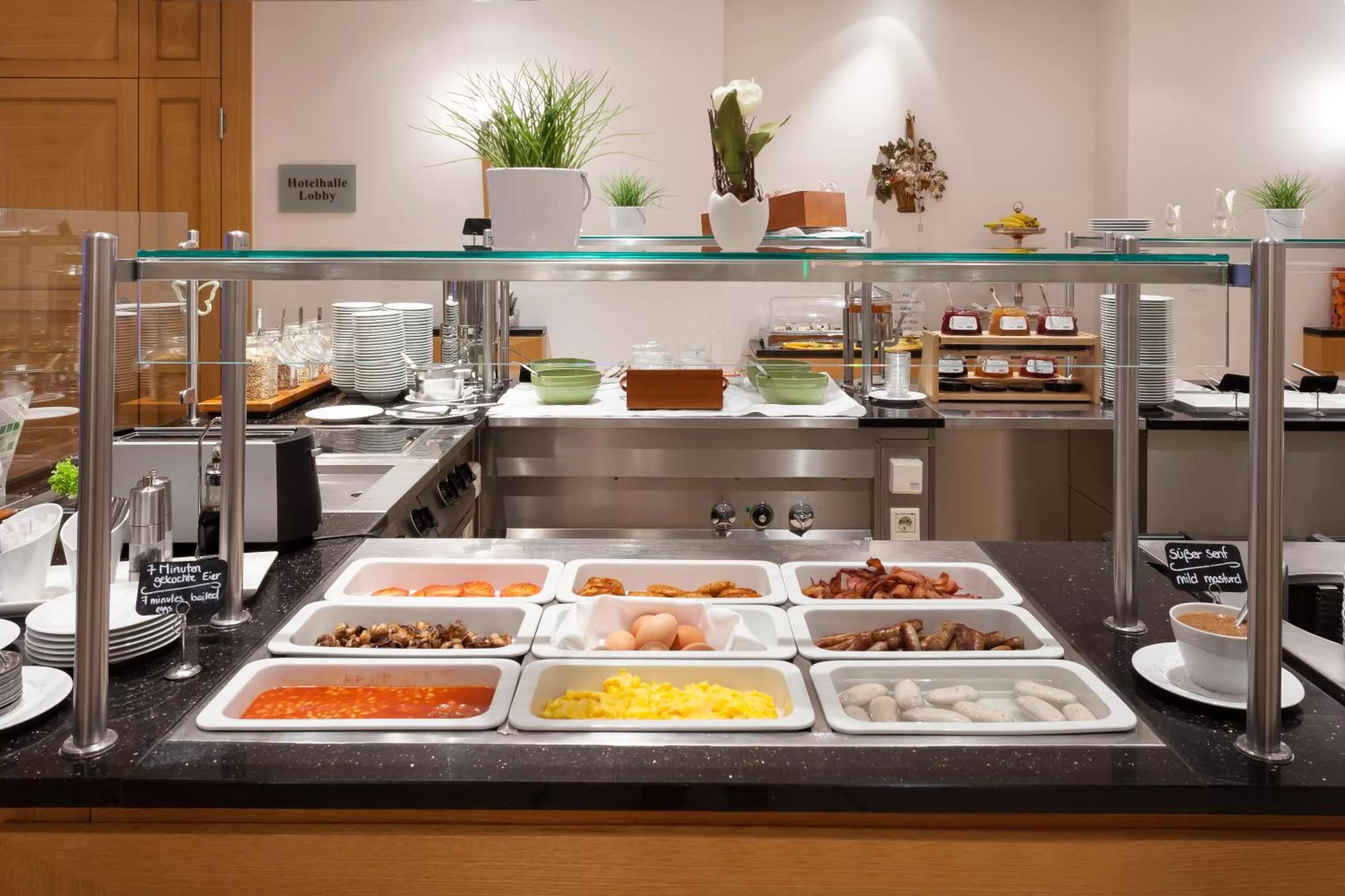 Restaurant/places to eat in Holiday Inn Nürnberg City Centre by IHG