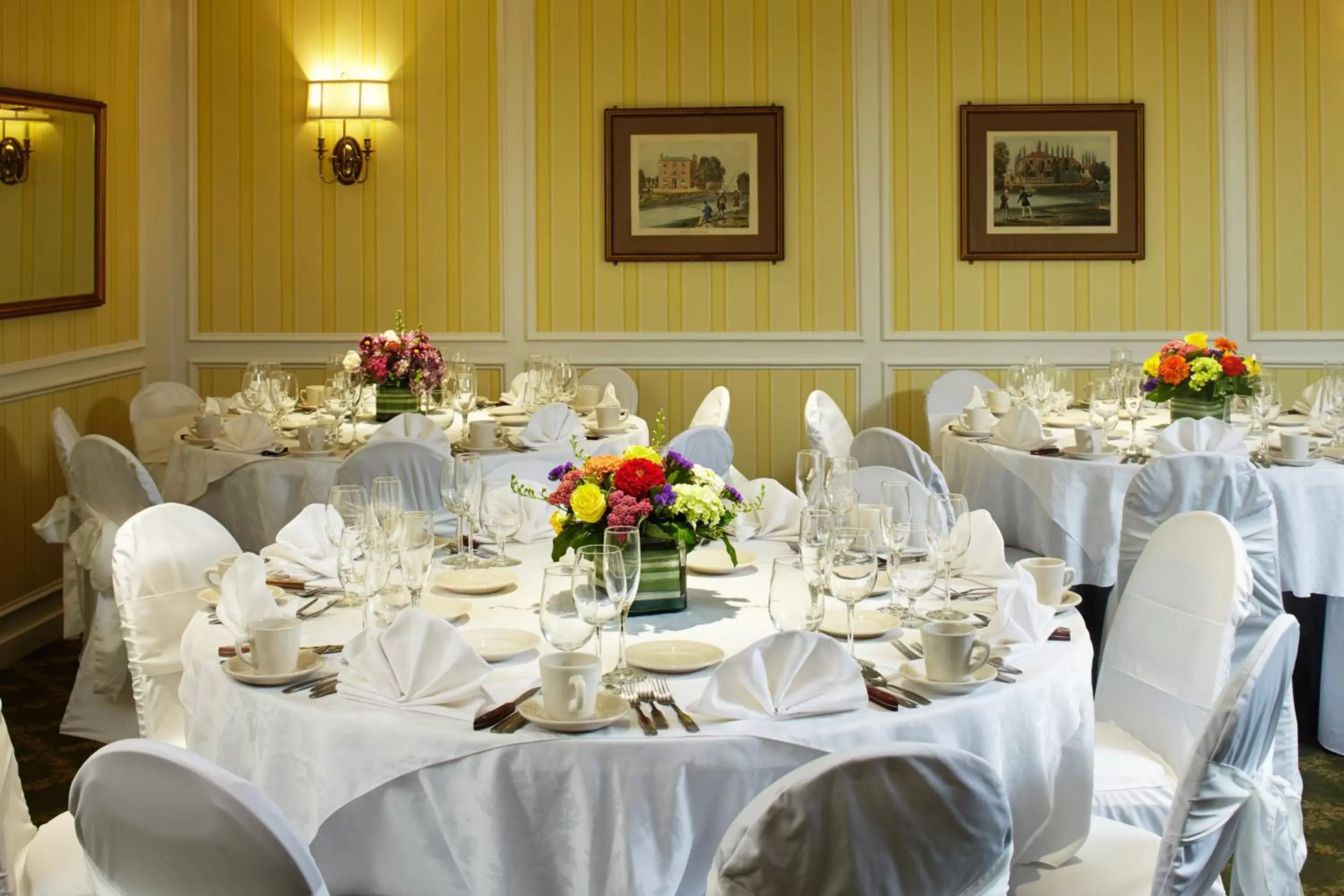 Restaurant/places to eat, Banquet Facilities in Concord's Colonial Inn