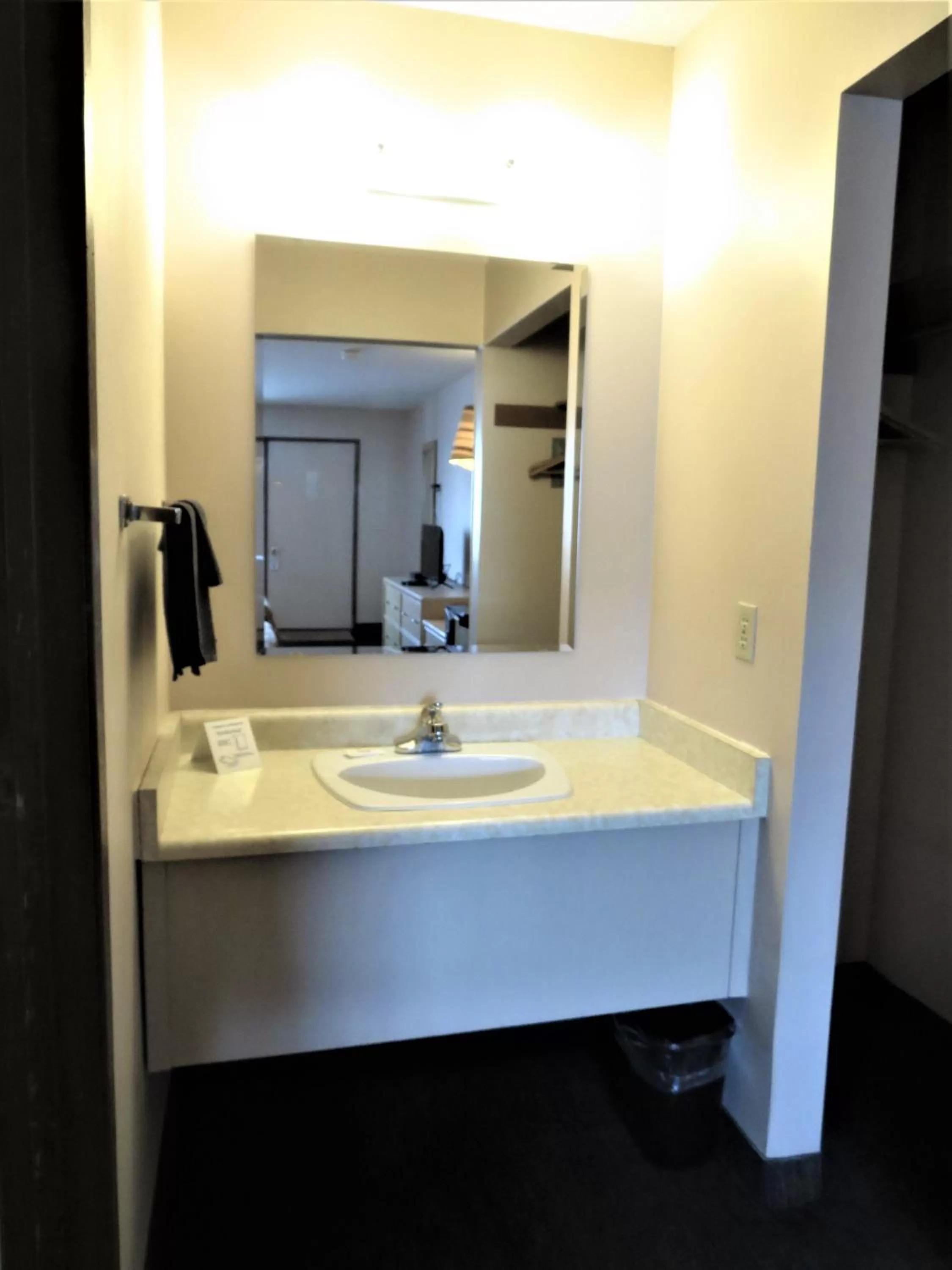 Bathroom in RANCHLAND Inn