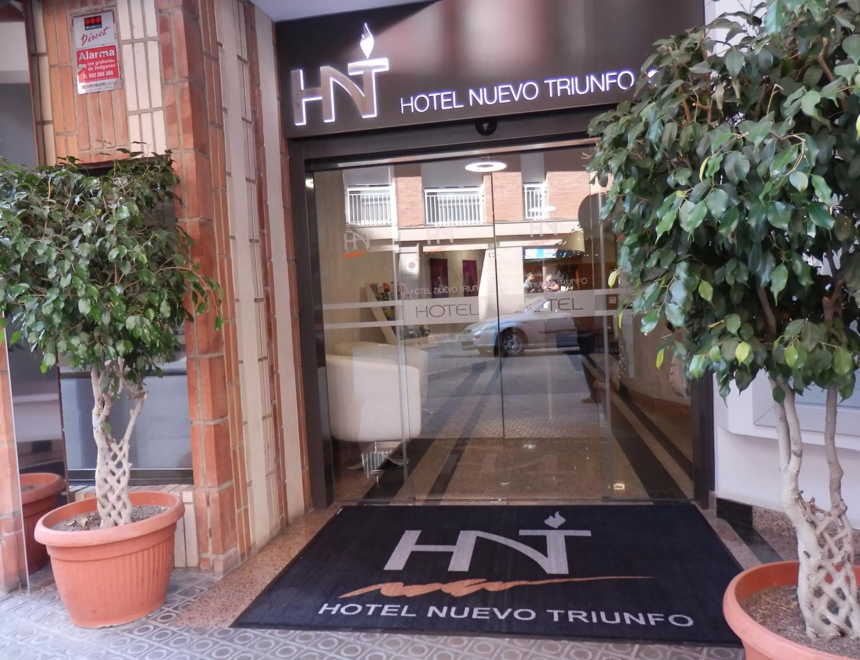 Facade/entrance, Property Logo/Sign in Hotel Nuevo Triunfo