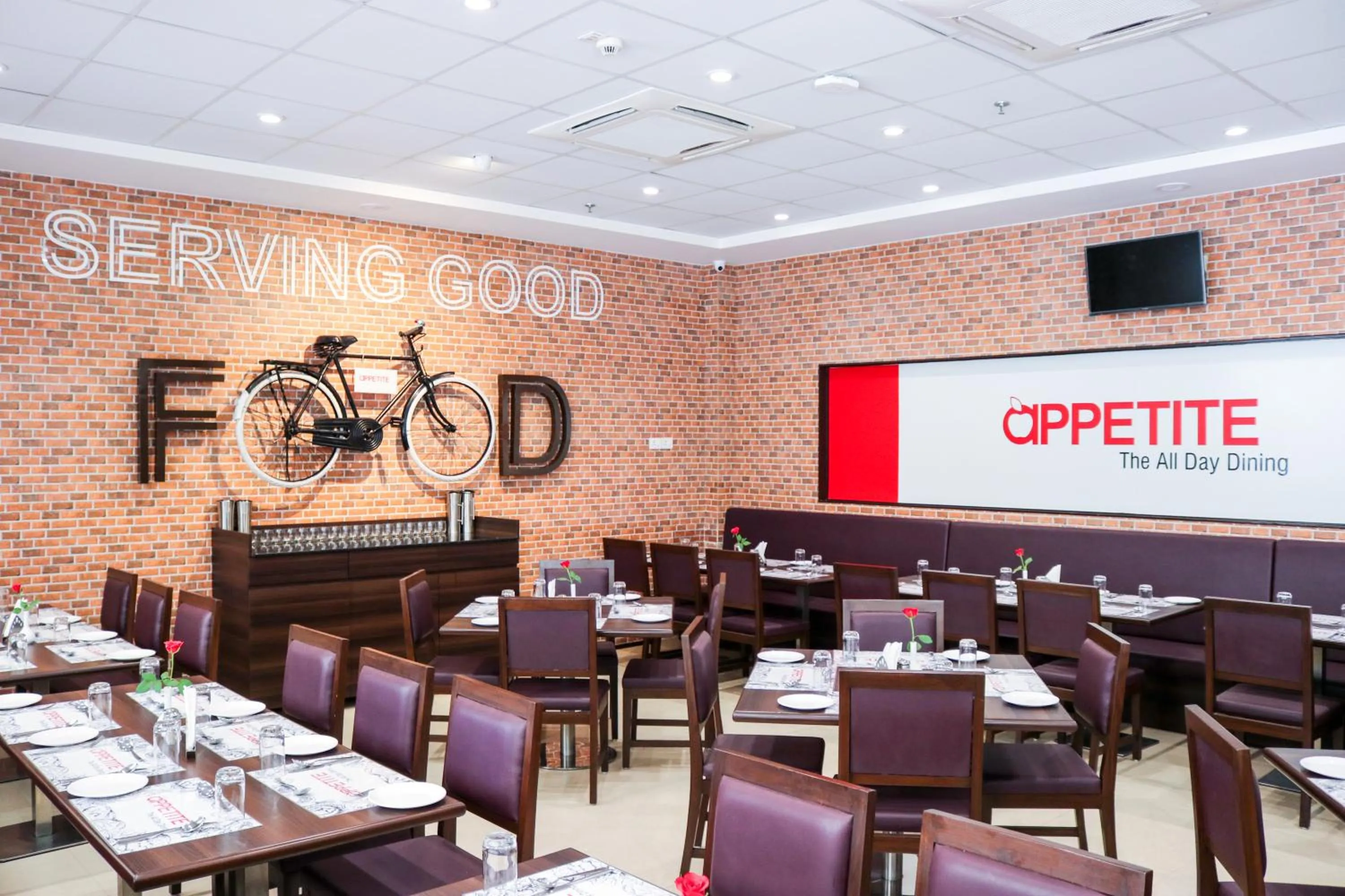 Restaurant/places to eat in 7 Apple Hotel, Vadodara